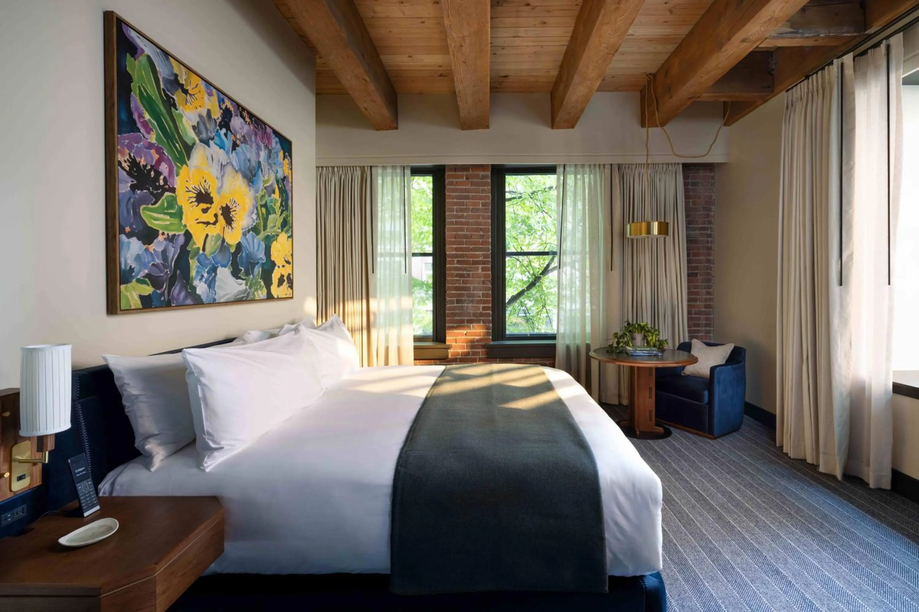 Bed in Populus Seattle