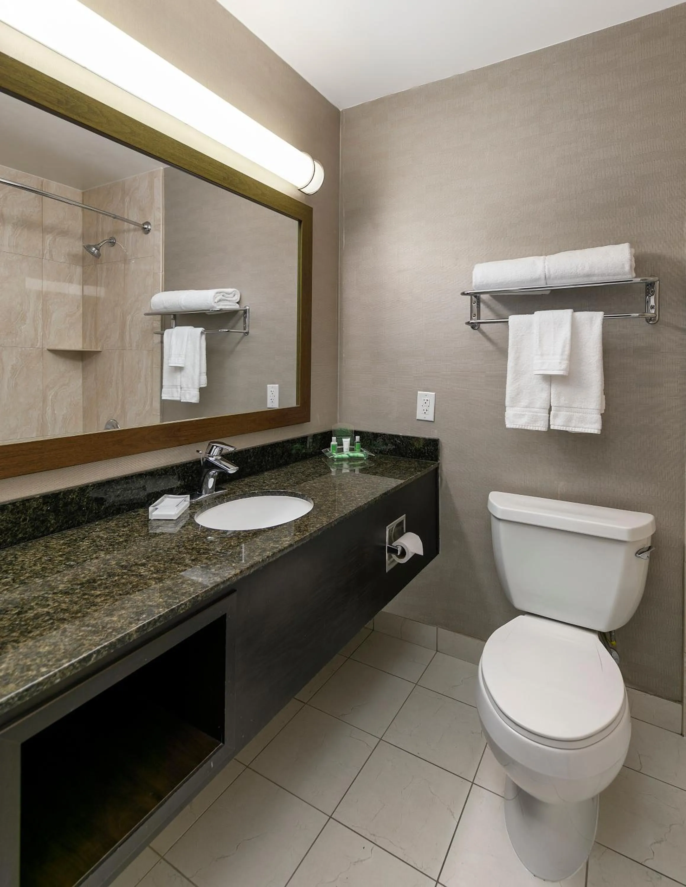 Shower in Pacific Stay Hotel