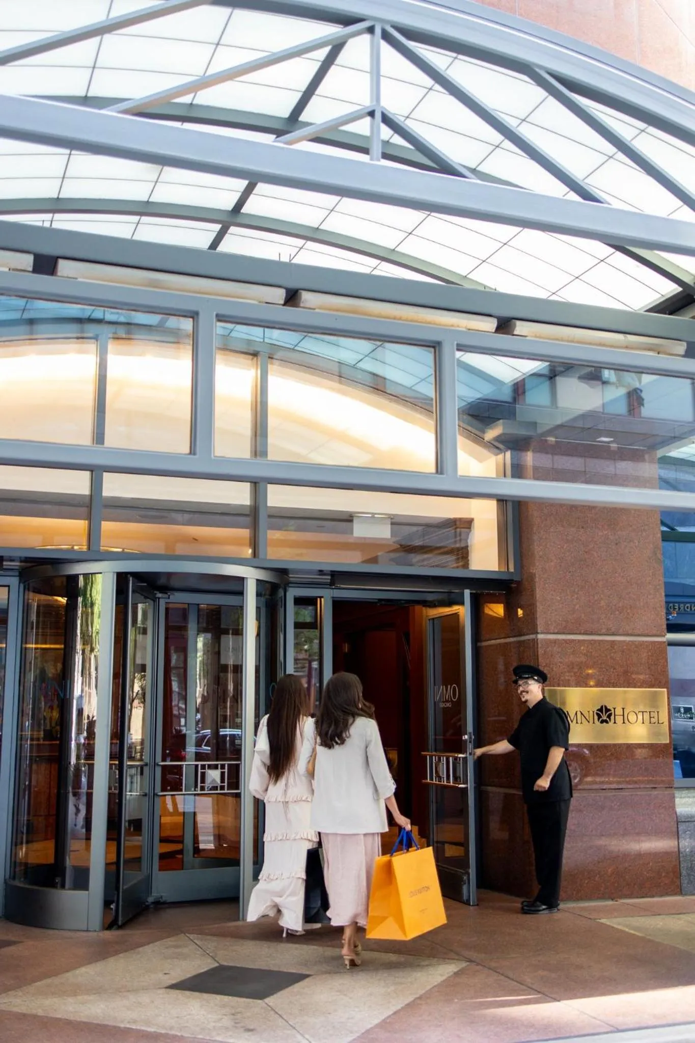 Property building in Omni Chicago Hotel