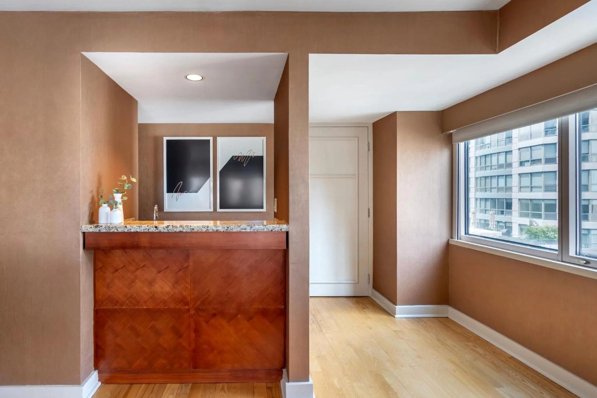 Photo of the whole room in Omni Chicago Hotel