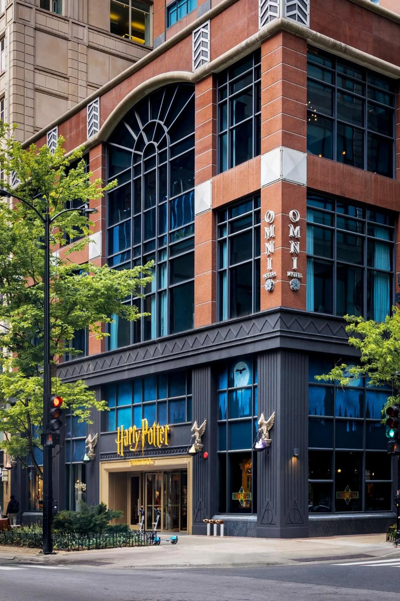 Property building in Omni Chicago Hotel