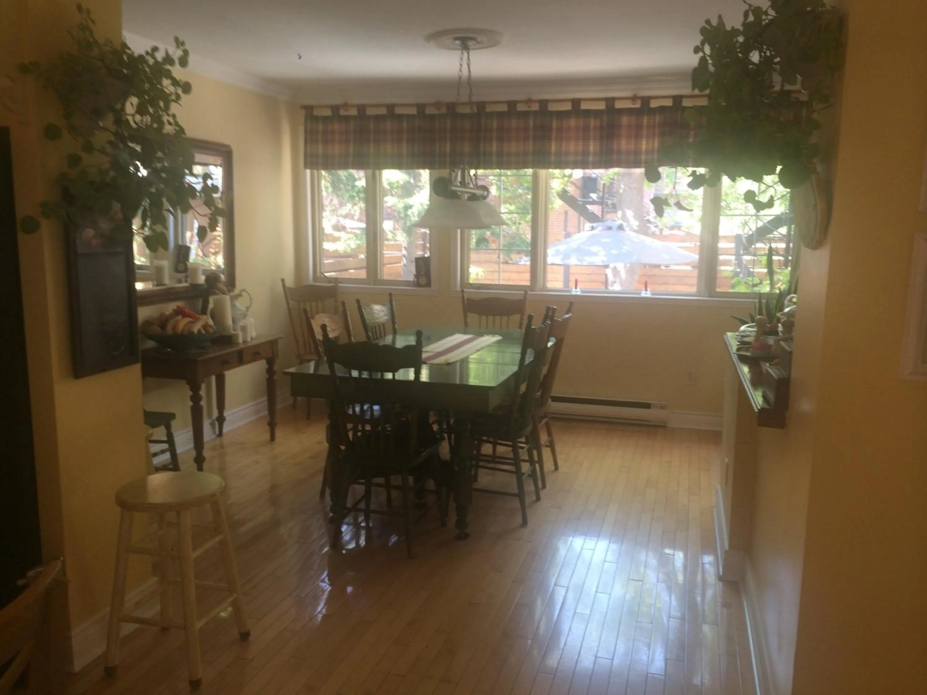 Day in Maison Des Jardins B & B