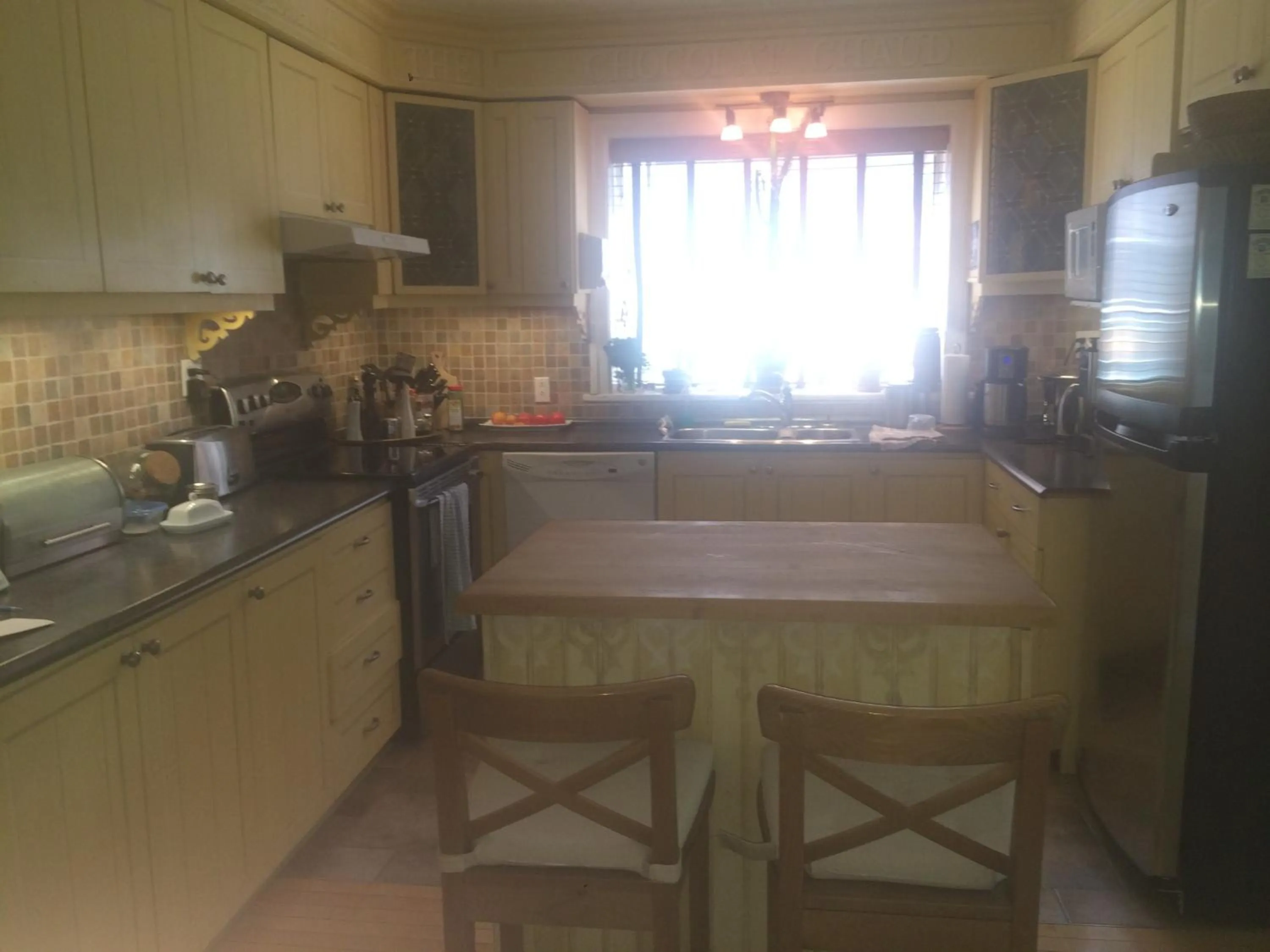 Dining area in Maison Des Jardins B & B