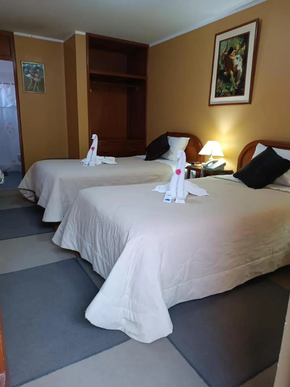 Photo of the whole room, Bed in El Cumbe Inn