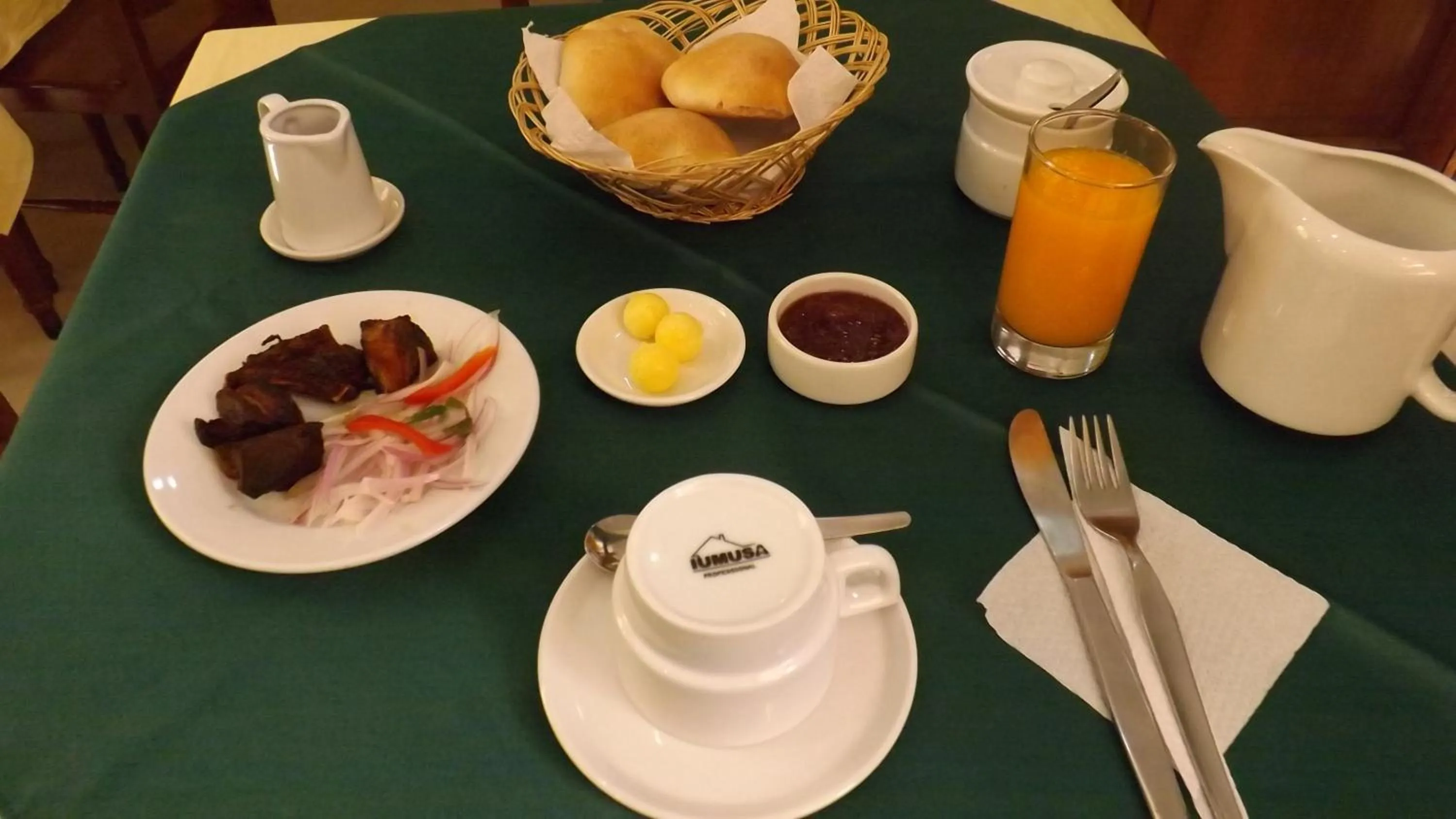 Breakfast in El Cumbe Inn