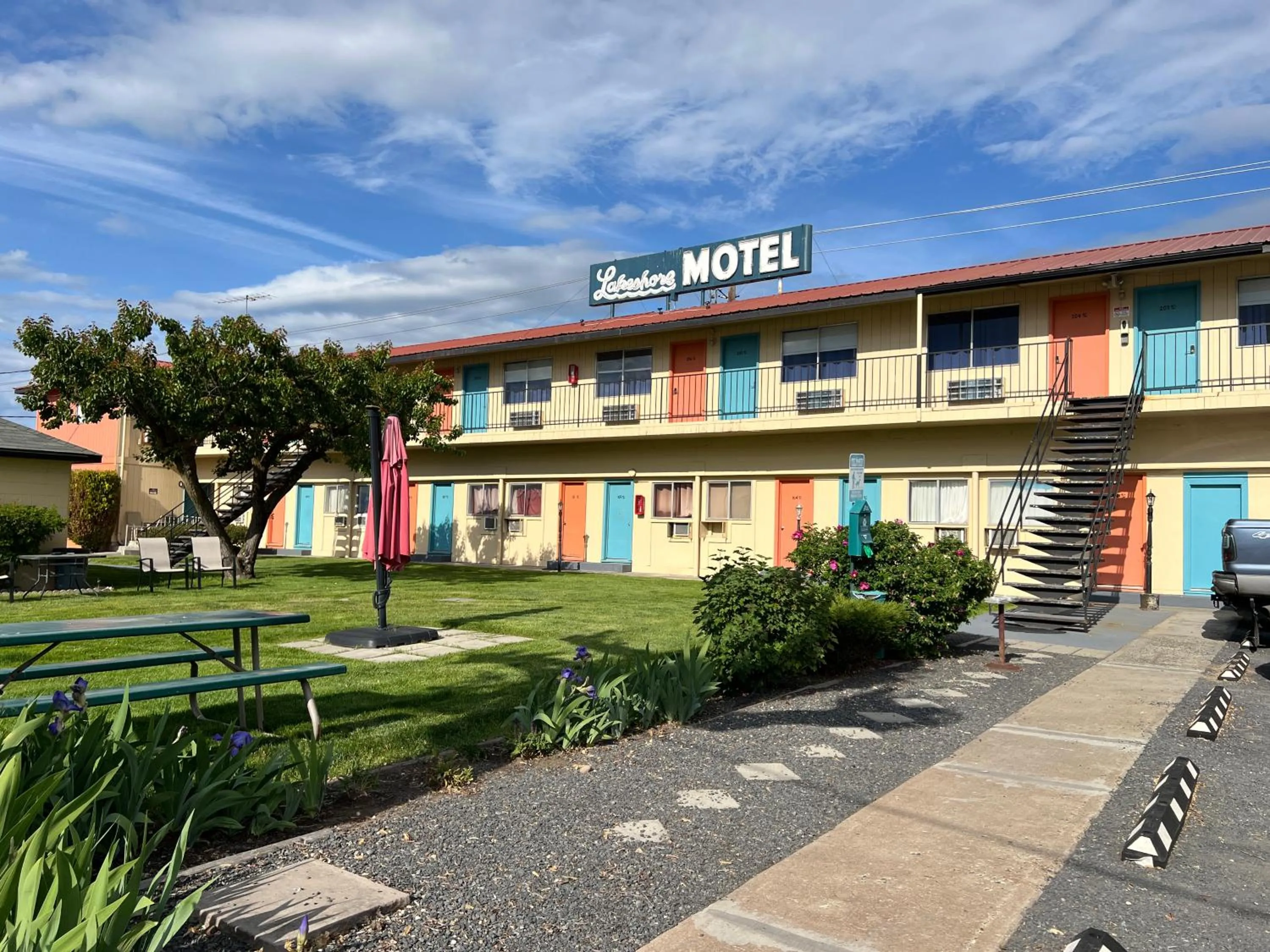 Lakeshore Inn Water Front