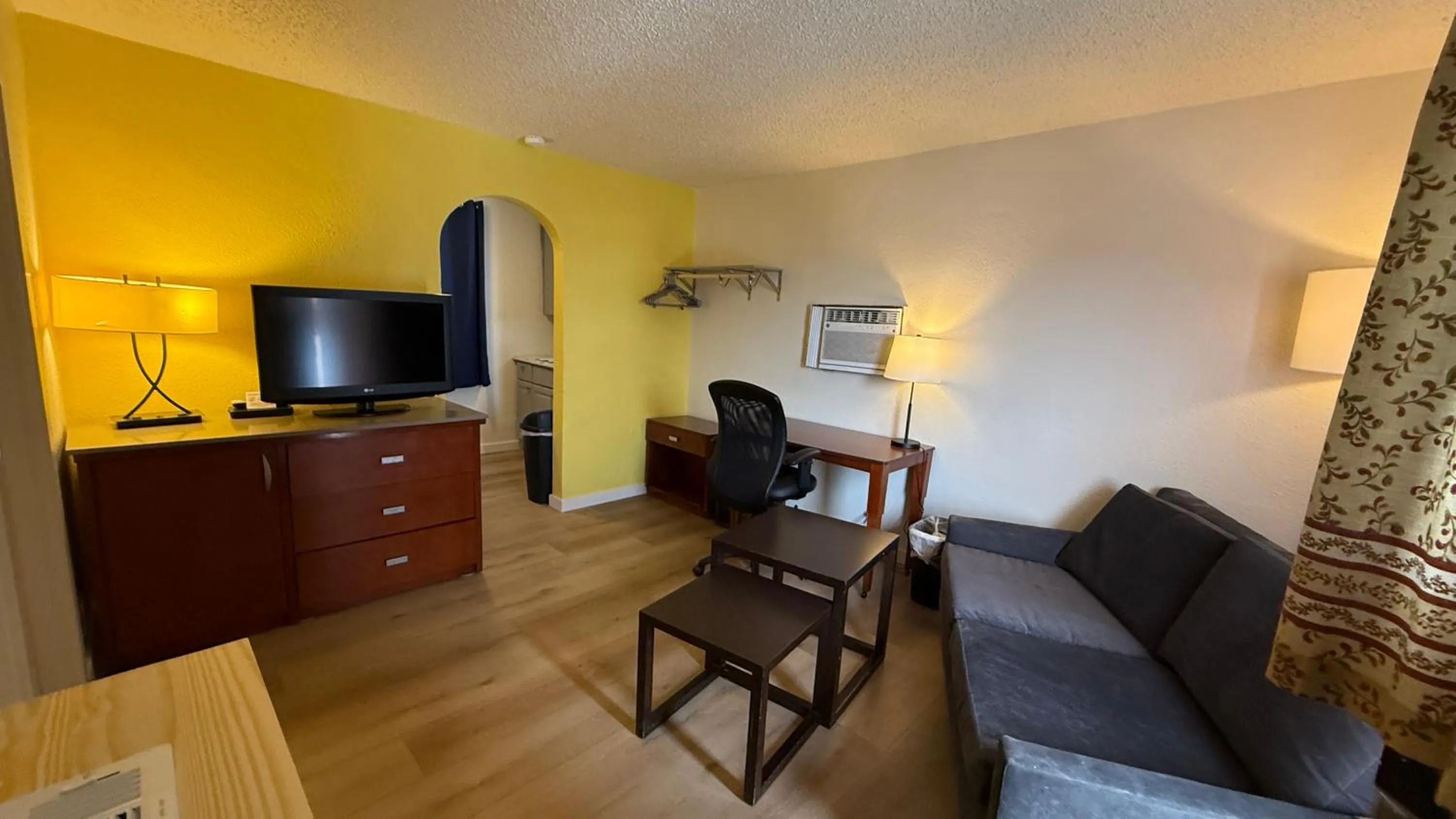 Lakeshore Inn Water Front