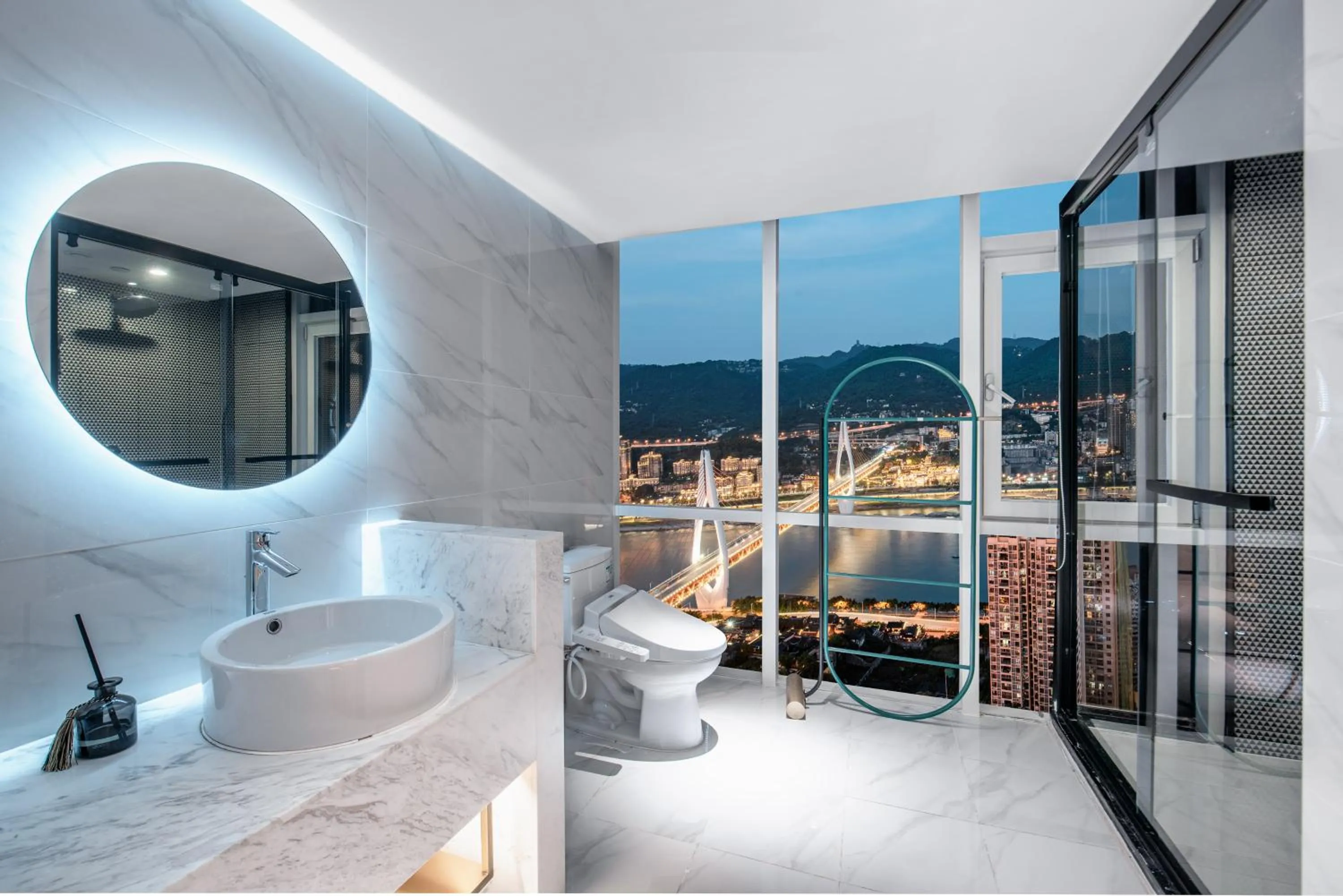 Toilet in ReVia Skyline River View Hotel Chongging