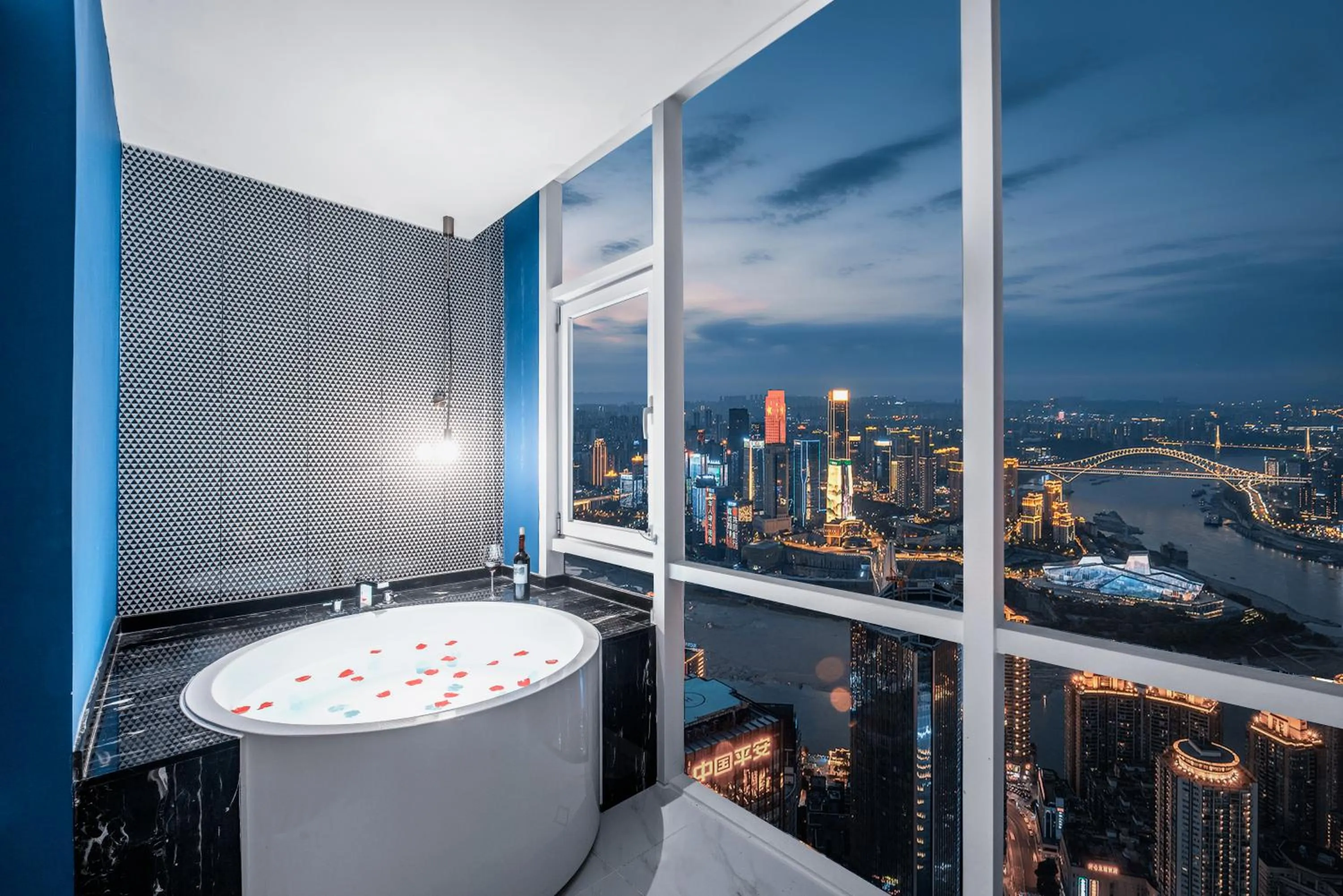 Night in ReVia Skyline River View Hotel Chongging