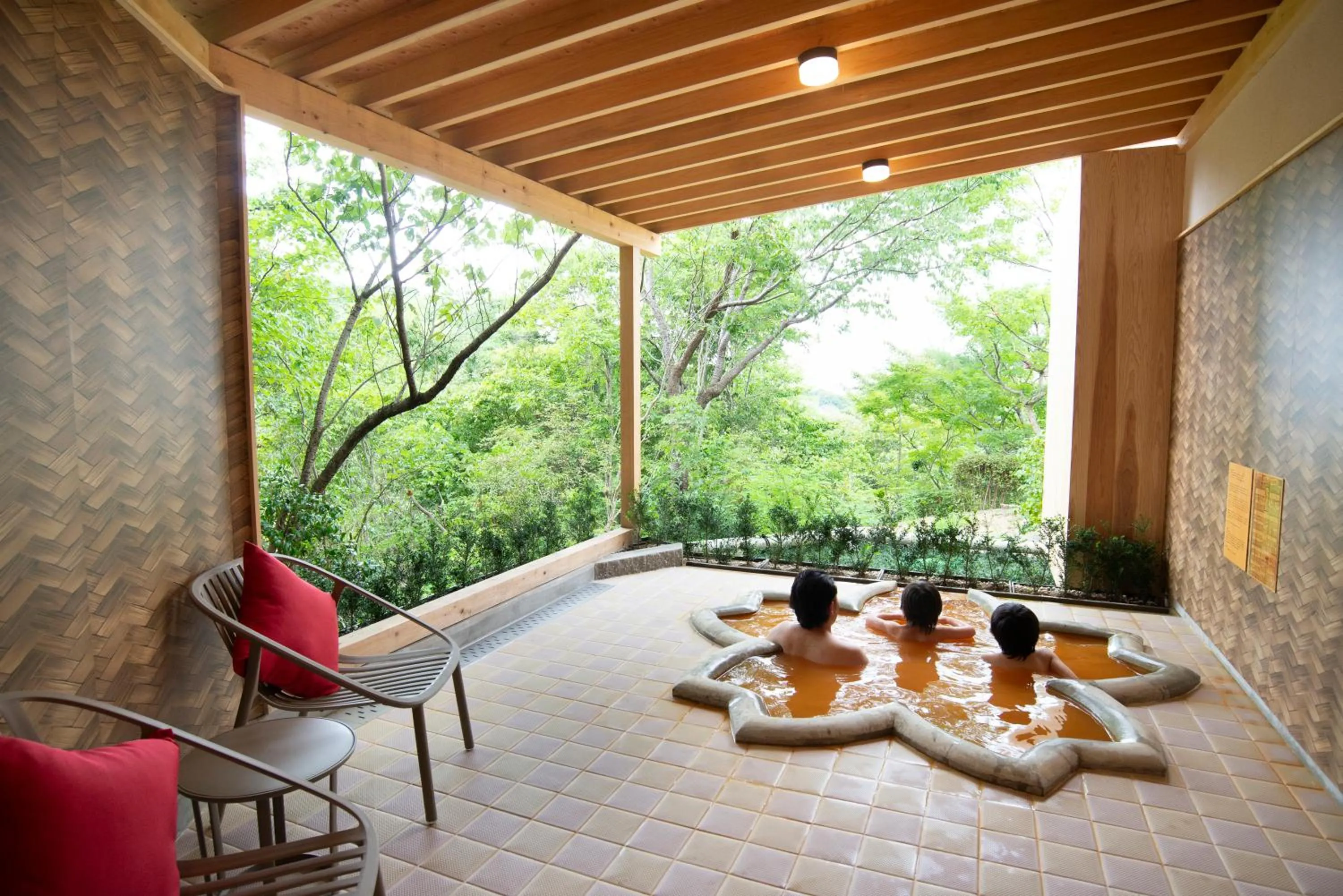 People in Arima Onsen Motoyu Ryuusenkaku