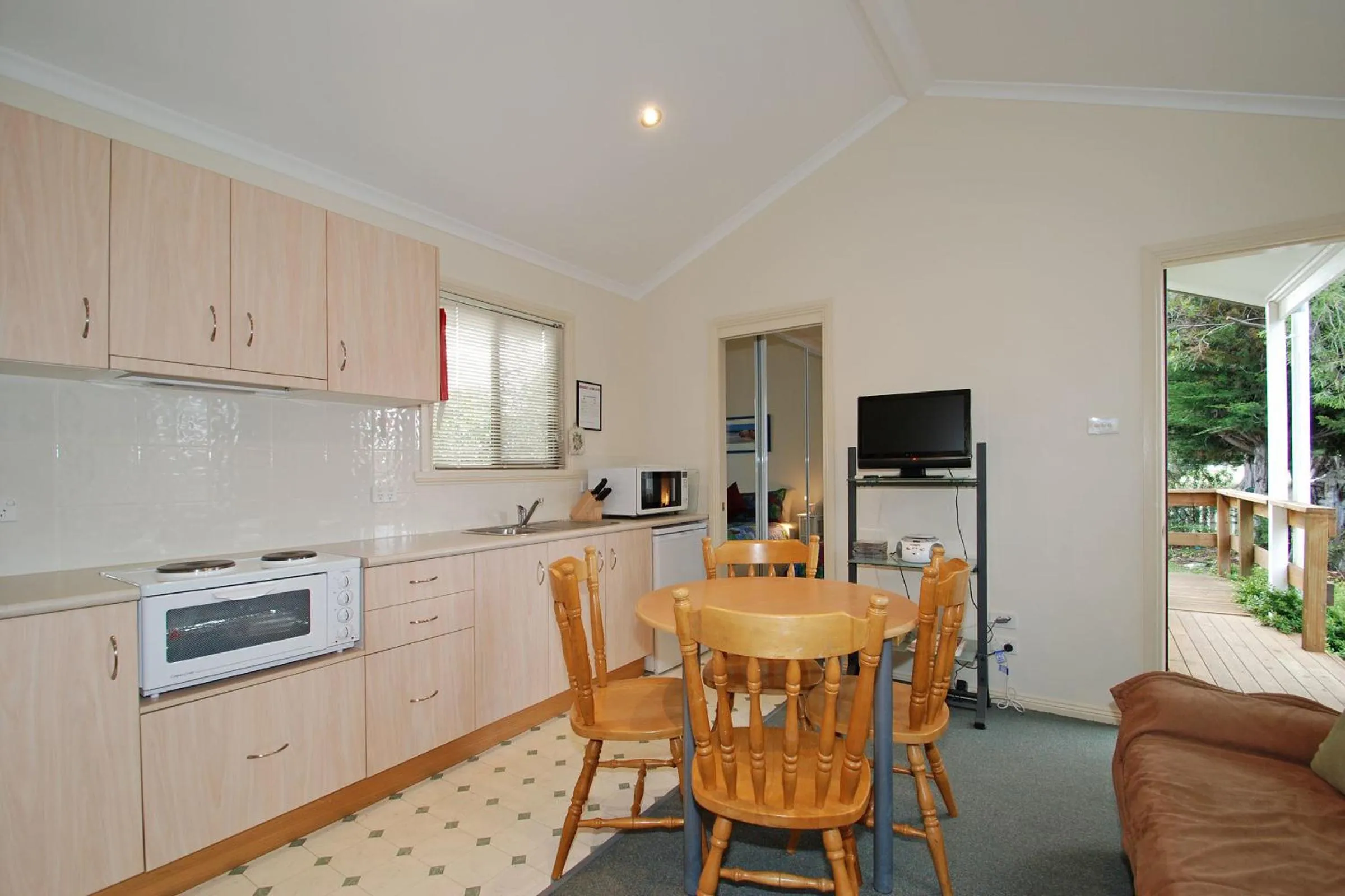 Dining area in Triabunna Cabin & Caravan Park