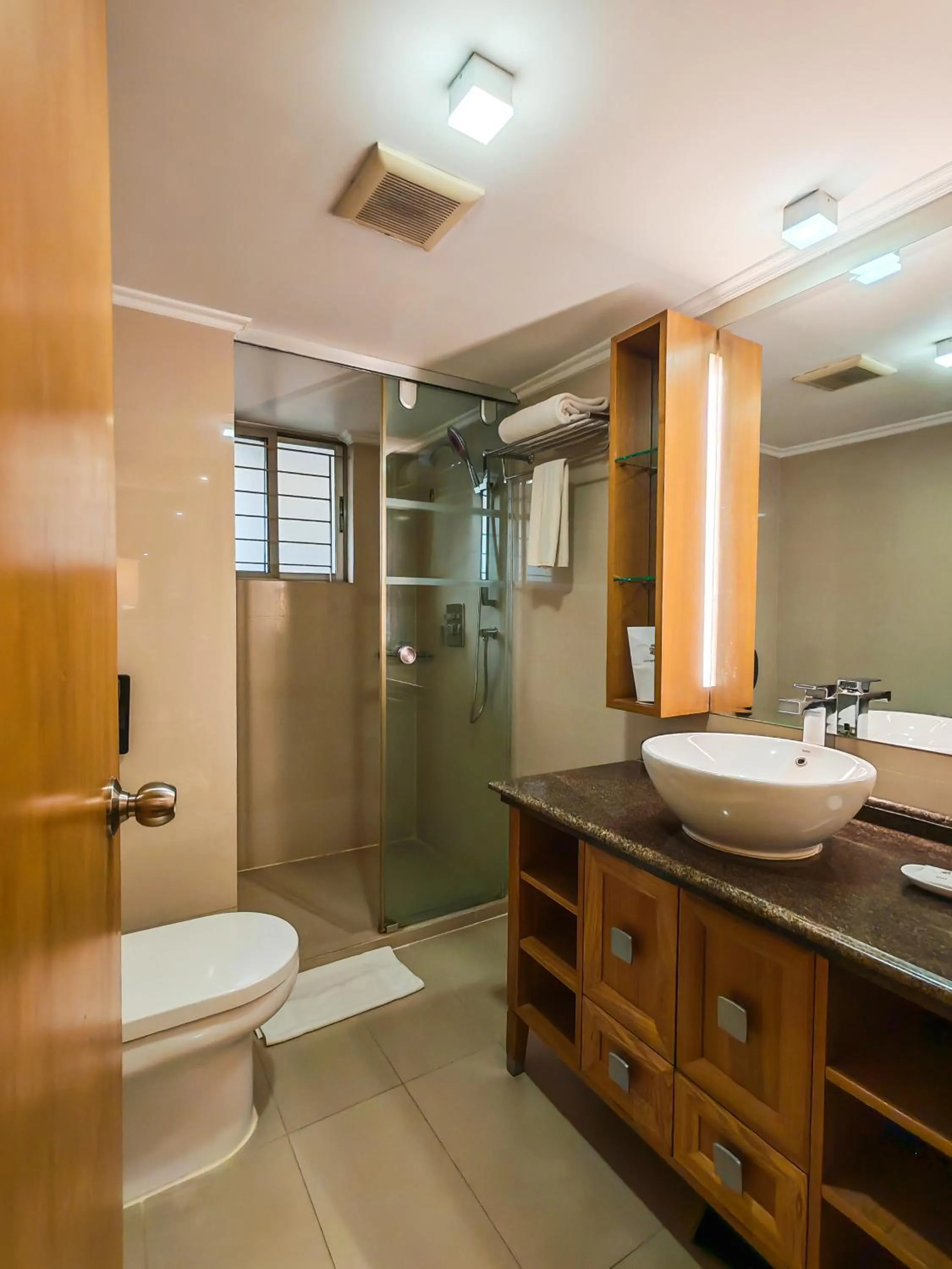 Shower in Royal Park Residence Hotel