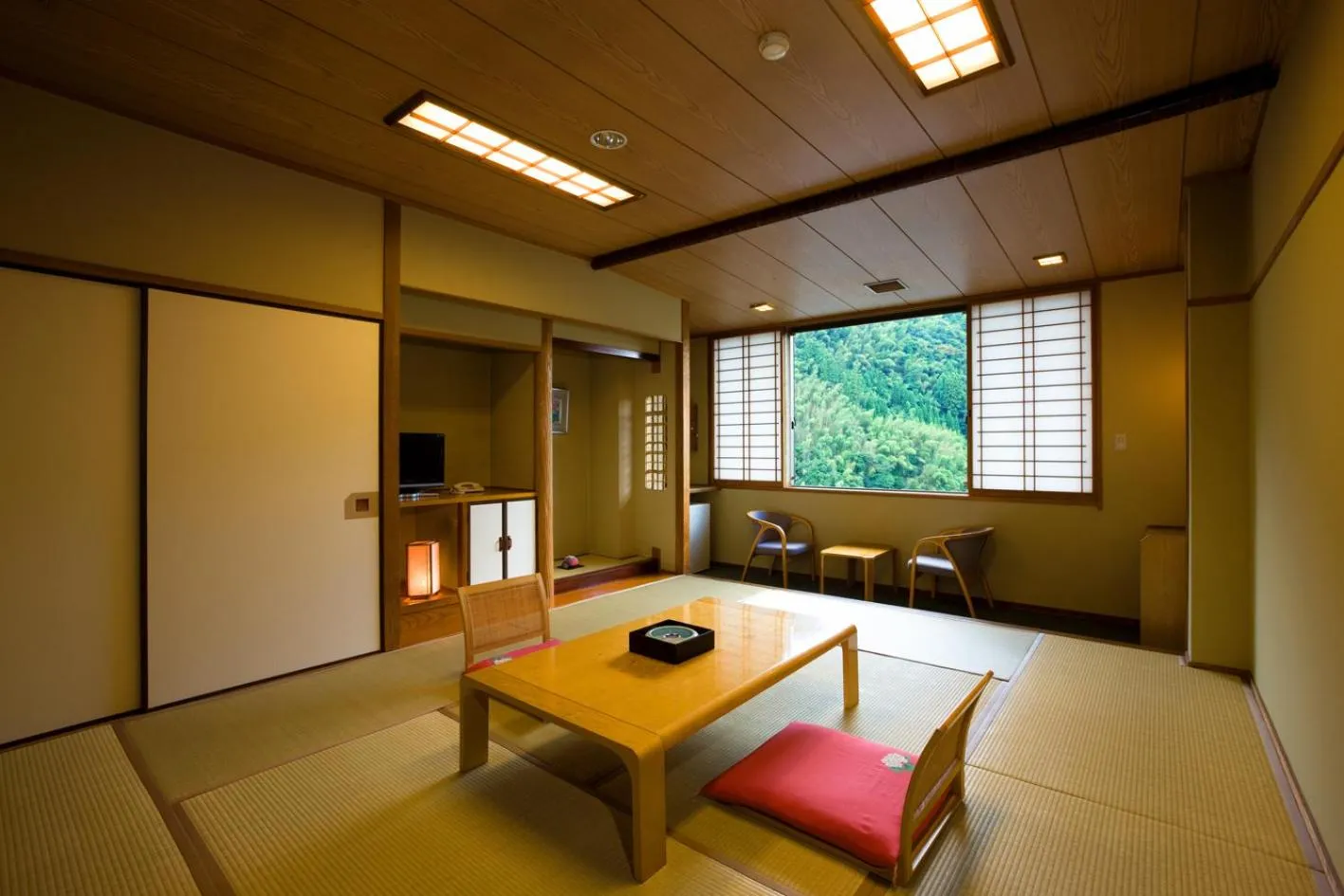 Photo of the whole room in Shinshiyo