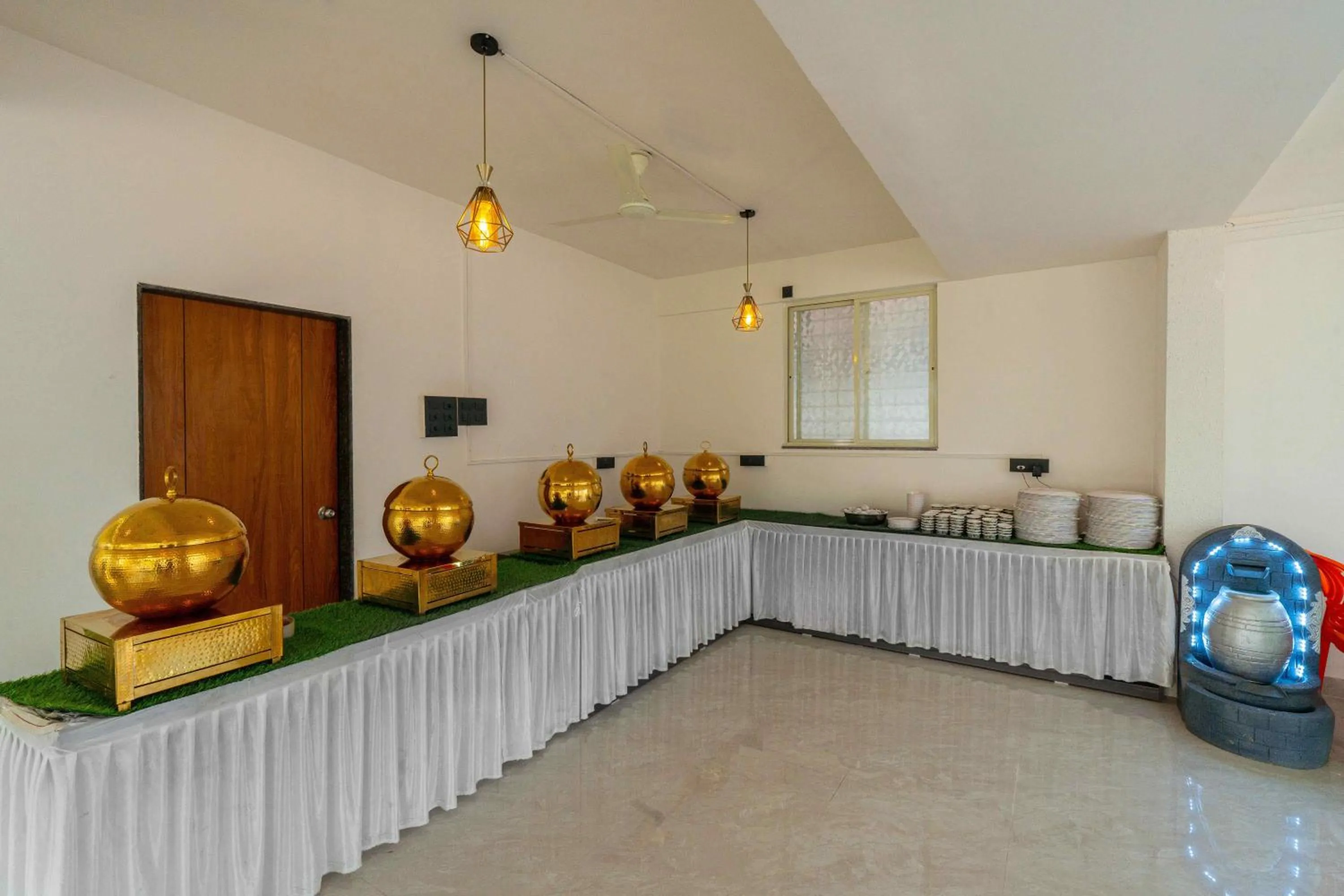 Restaurant/places to eat in Treebo The Tree, Hinjewadi