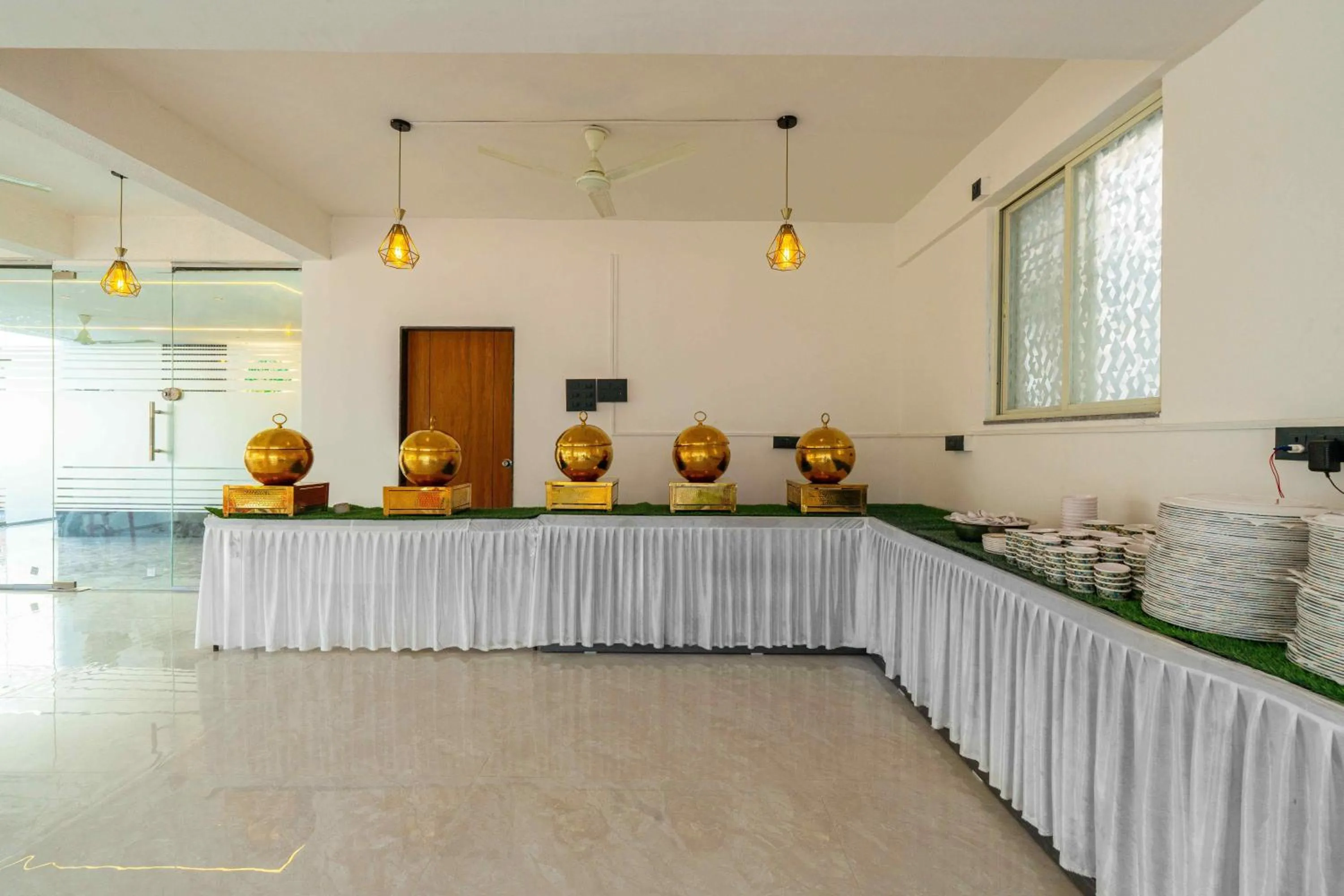 Restaurant/places to eat in Treebo The Tree, Hinjewadi