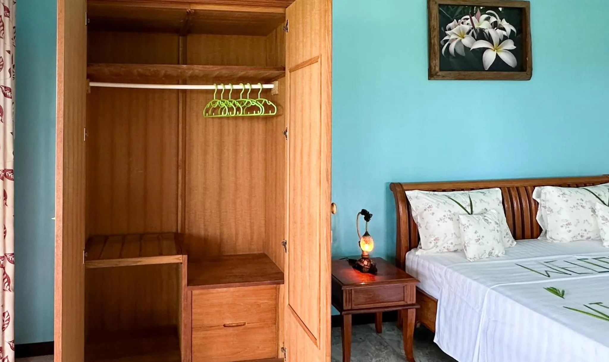 wardrobe, Bed in Villa Hortensia
