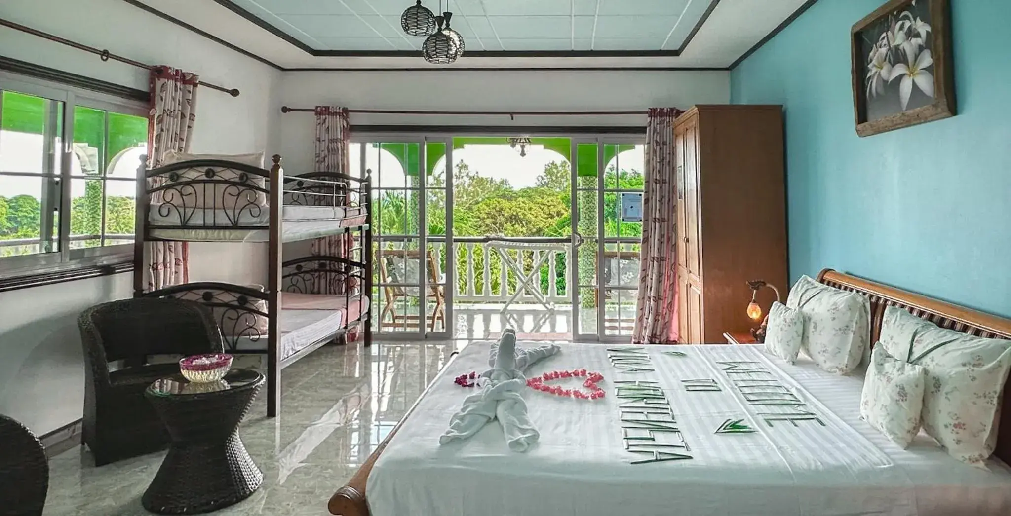 Family Room with Sea View in Villa Hortensia Family Room with Sea View in Villa Hortensia