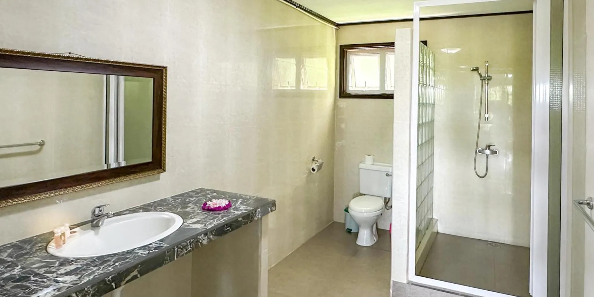 Shower in Villa Hortensia