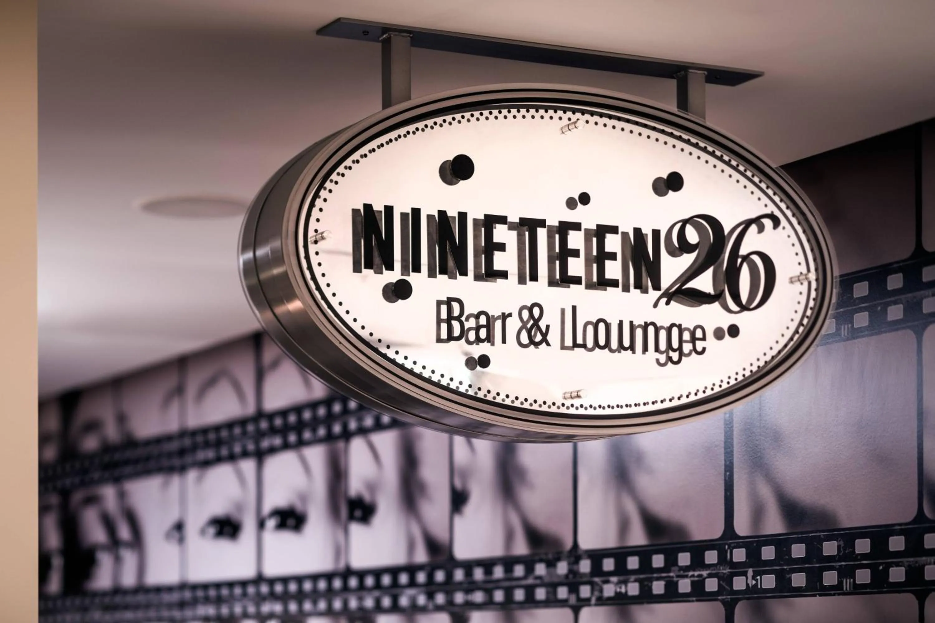 Lounge or bar in SpringHill Suites by Marriott Los Angeles Burbank/Downtown