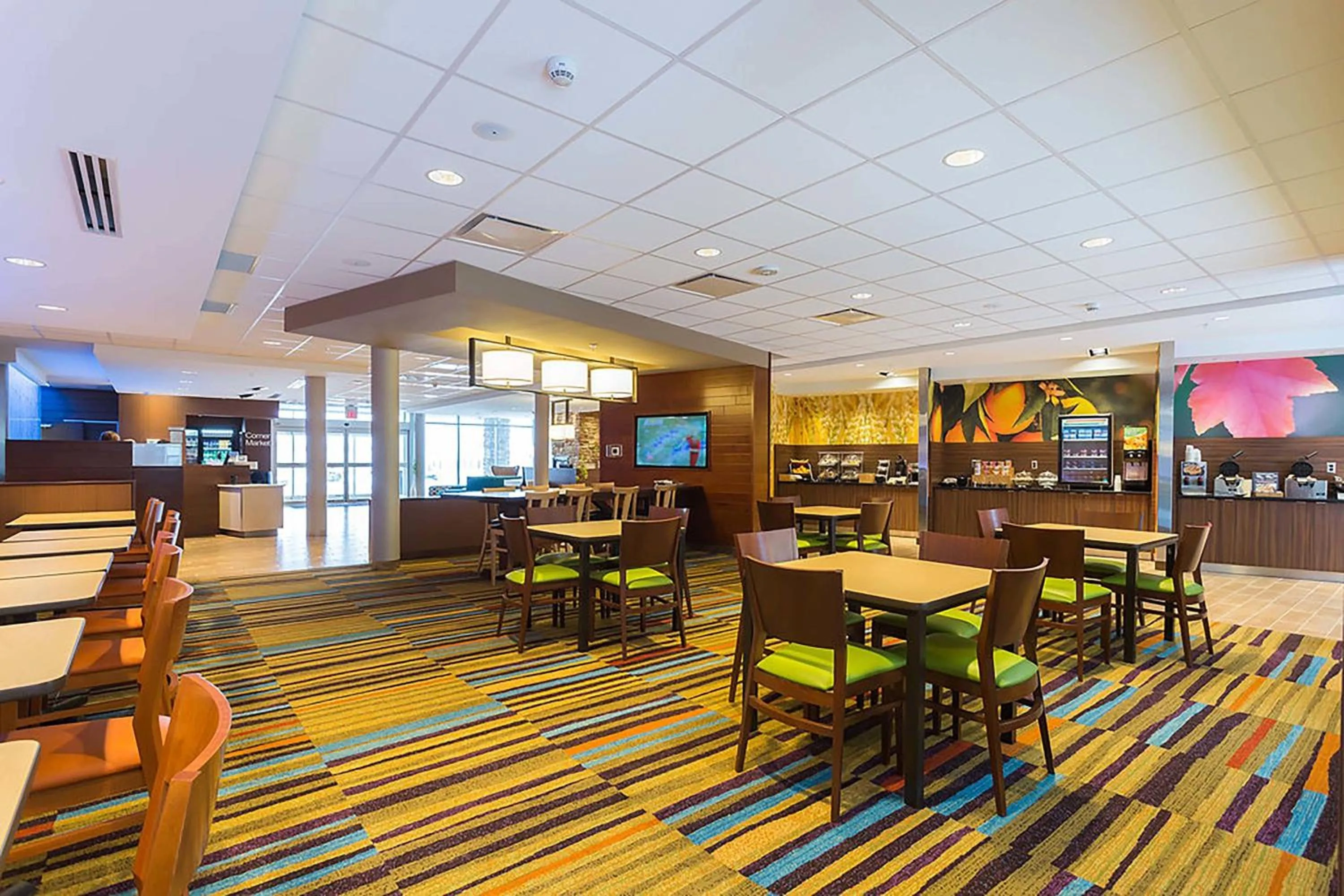 Breakfast in Fairfield Inn & Suites by Marriott Jamestown