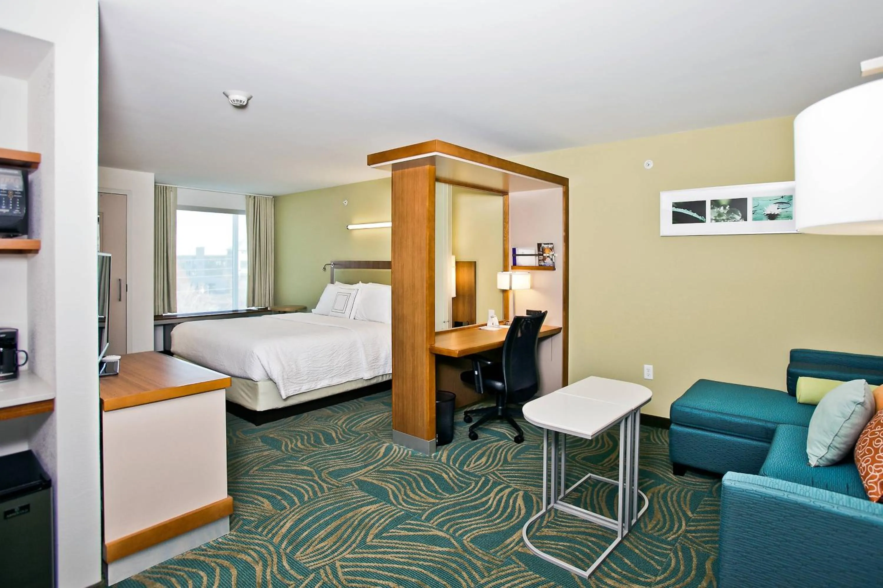 Living room, Bed in SpringHill Suites by Marriott Mobile West