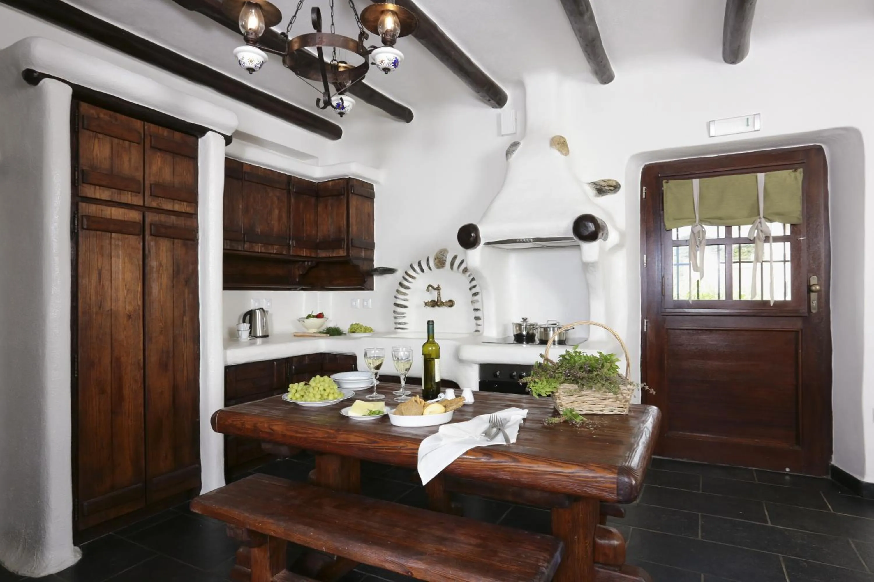 Kitchen or kitchenette in Astrolithos Boutique