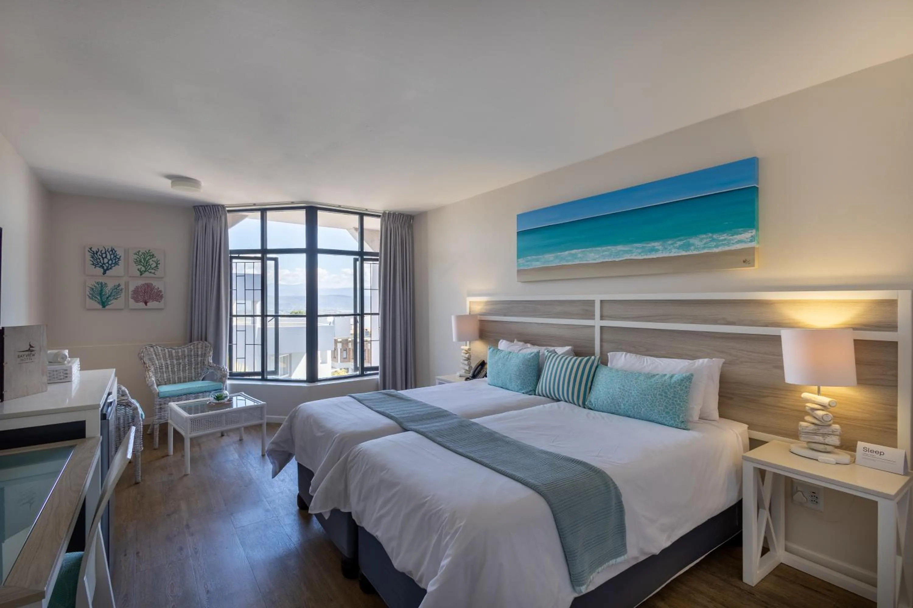 Photo of the whole room, Bed in Bayview Hotel