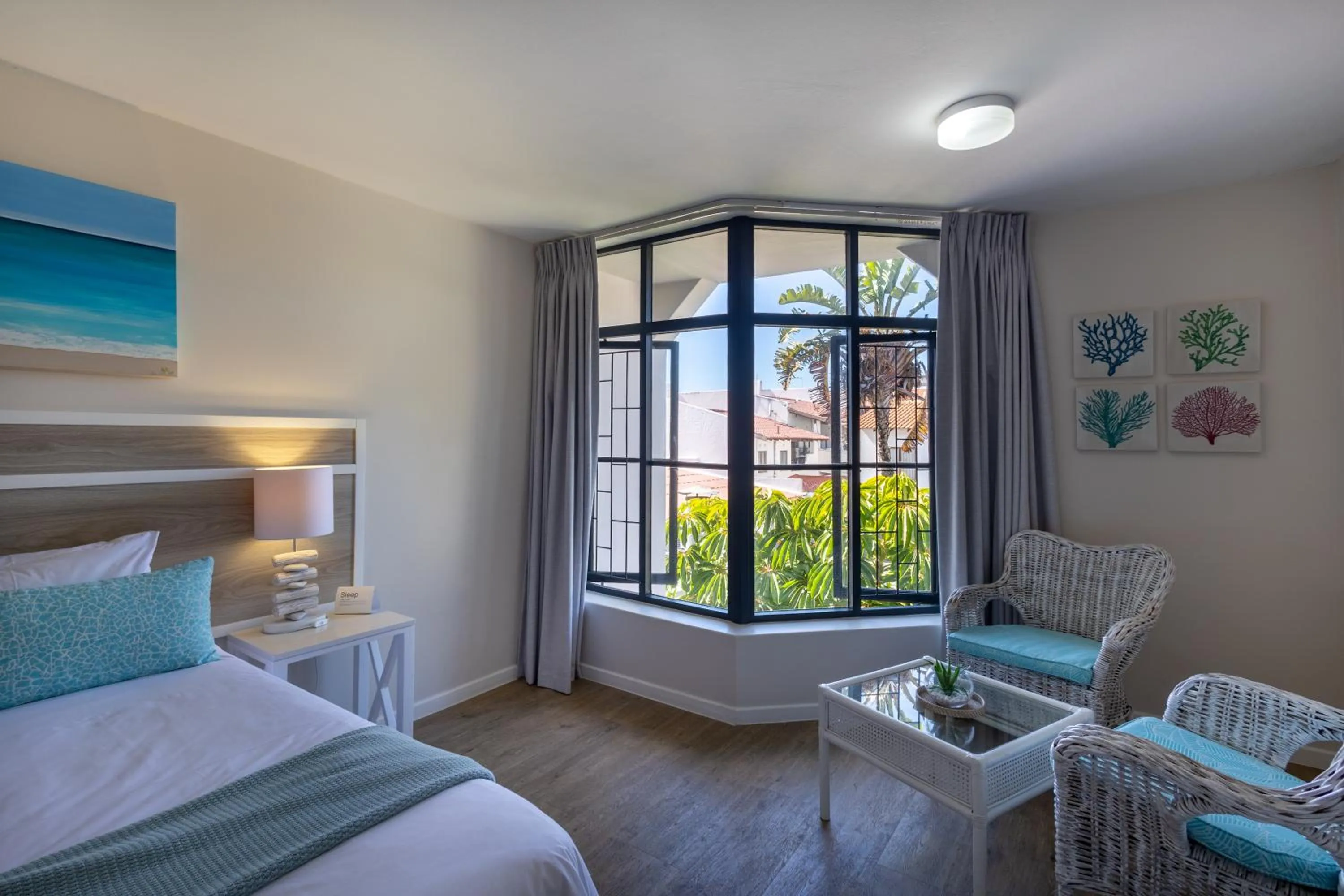 Bedroom, Bed in Bayview Hotel