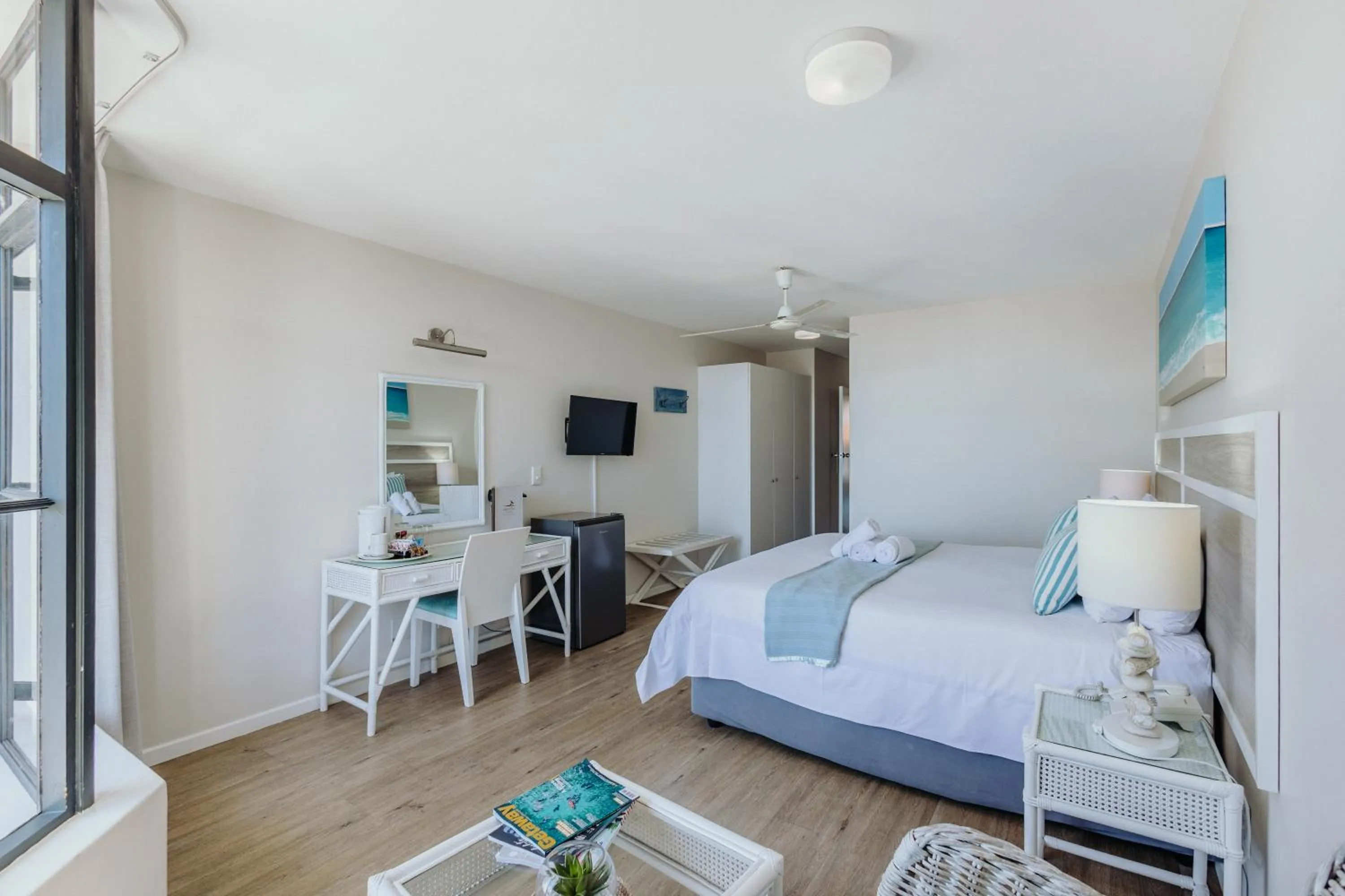 Bedroom, Bed in Bayview Hotel