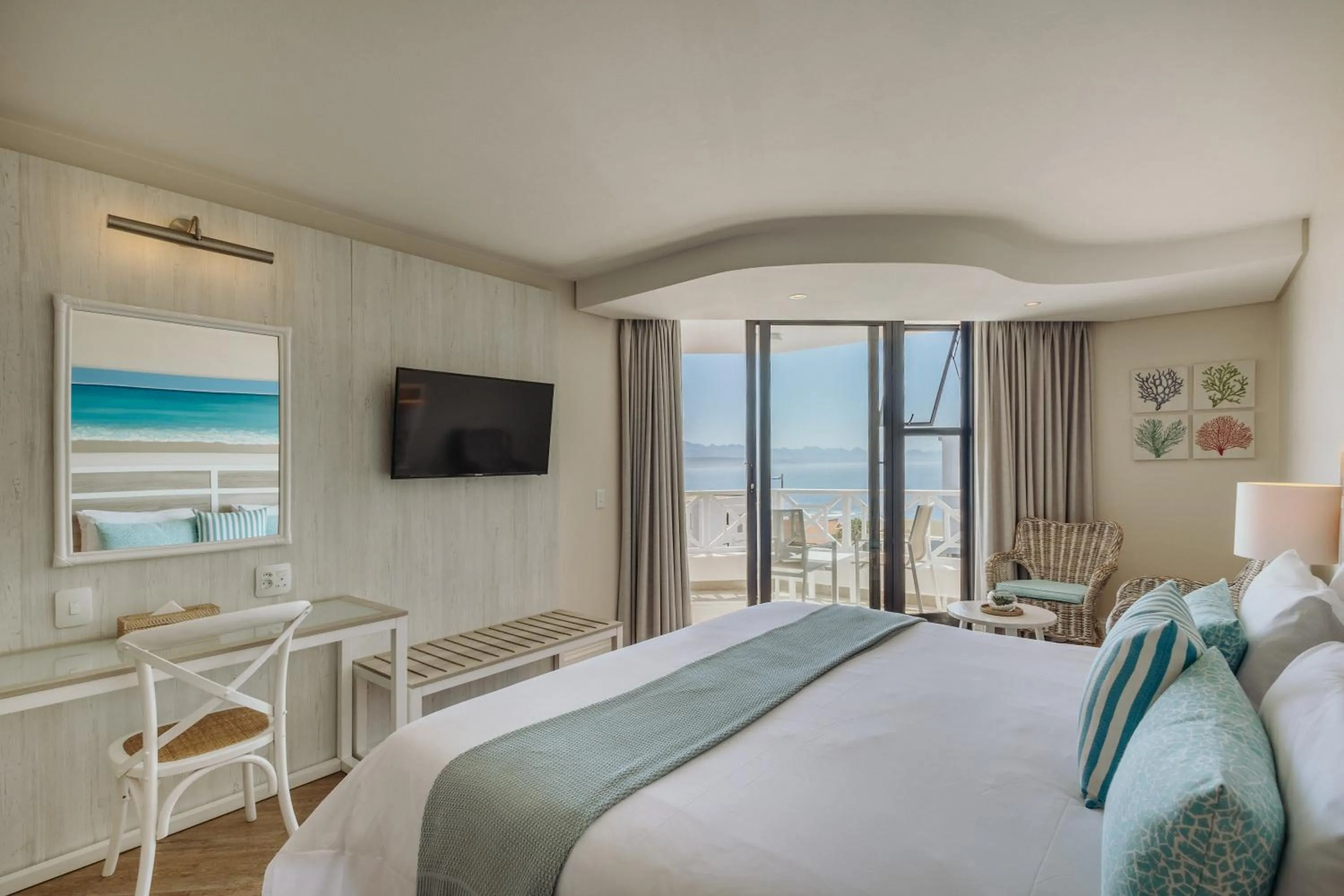 TV and multimedia, Bed in Bayview Hotel