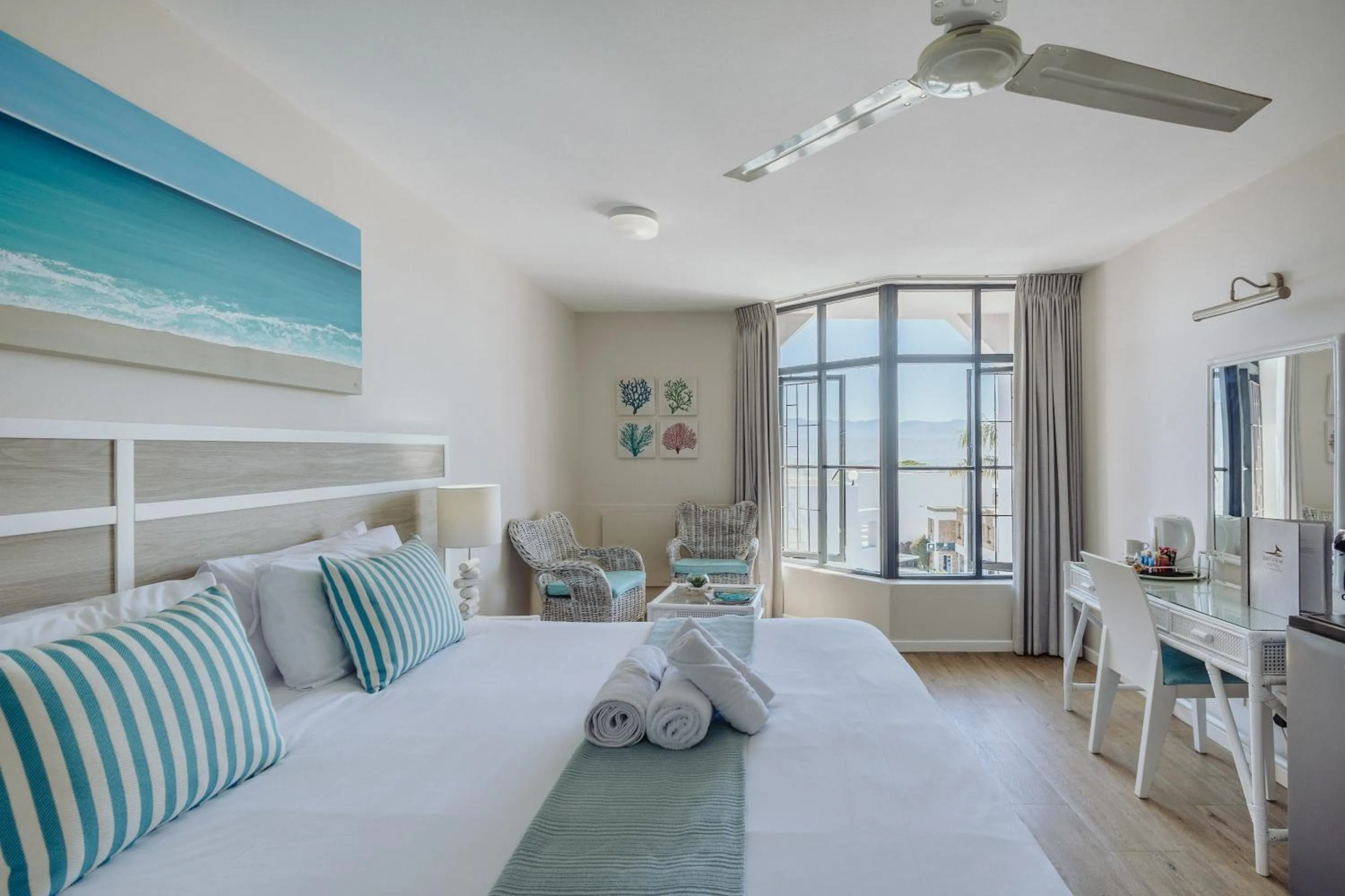 Bedroom, Bed in Bayview Hotel