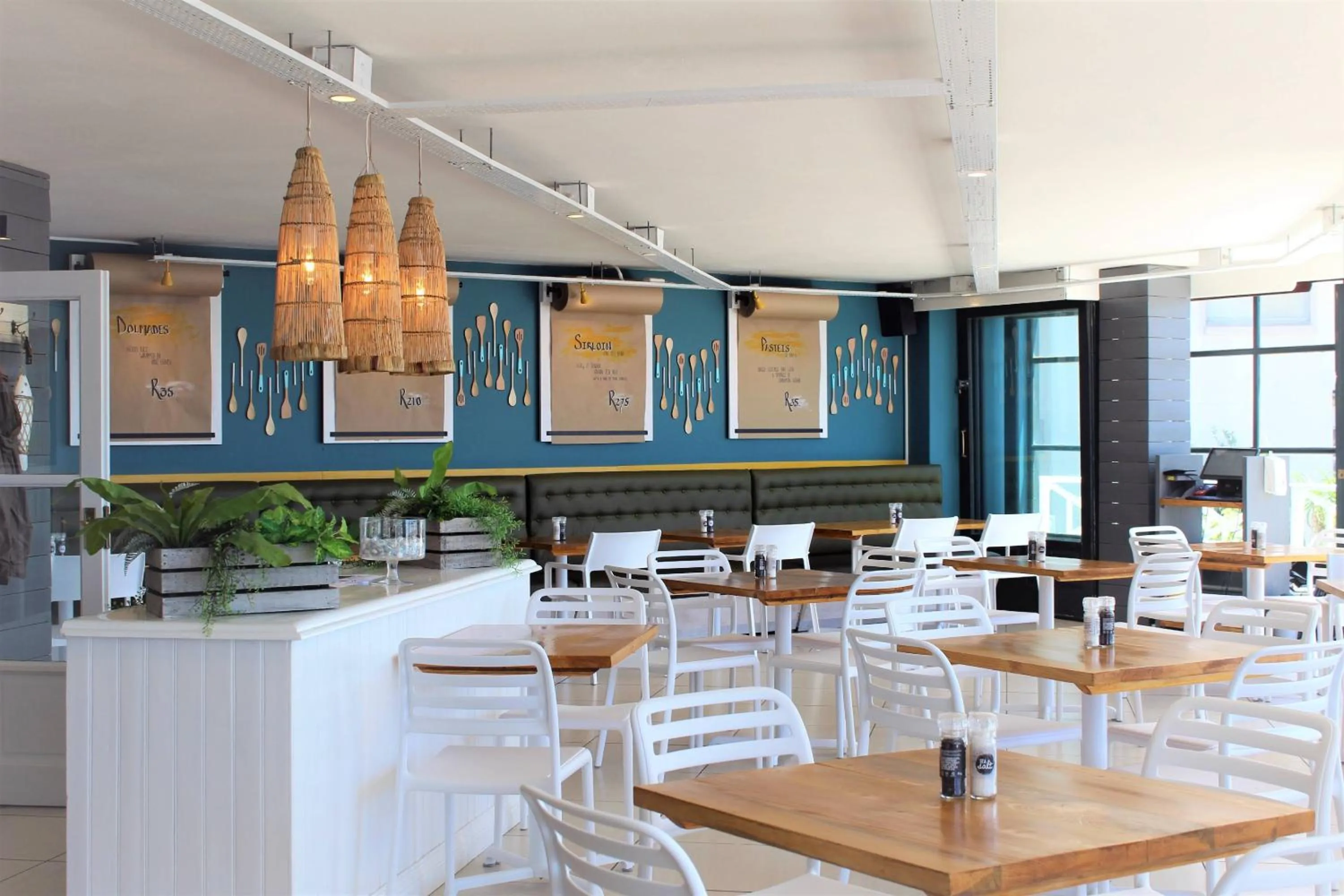 Restaurant/places to eat in Bayview Hotel