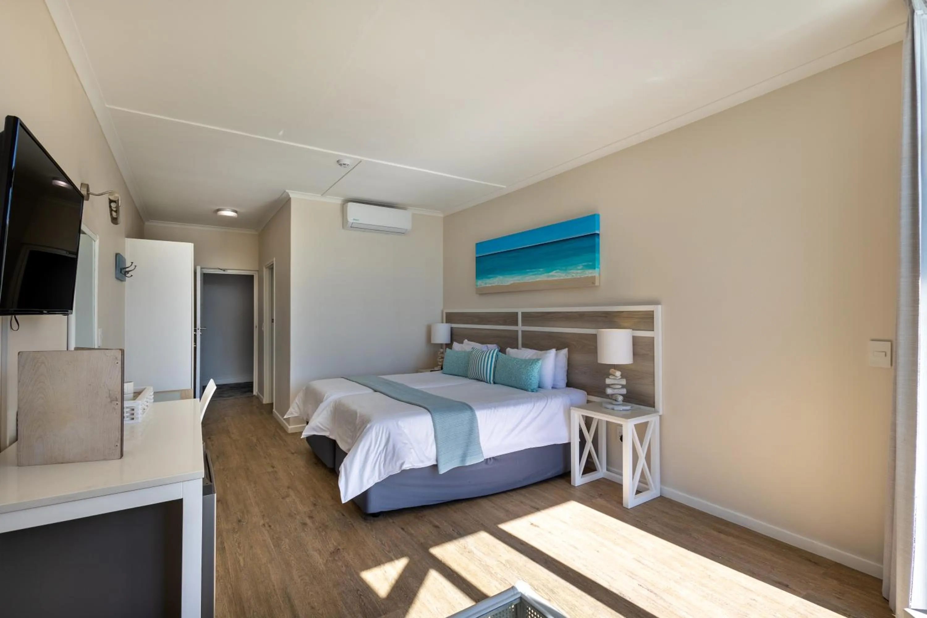 TV and multimedia, Bed in Bayview Hotel