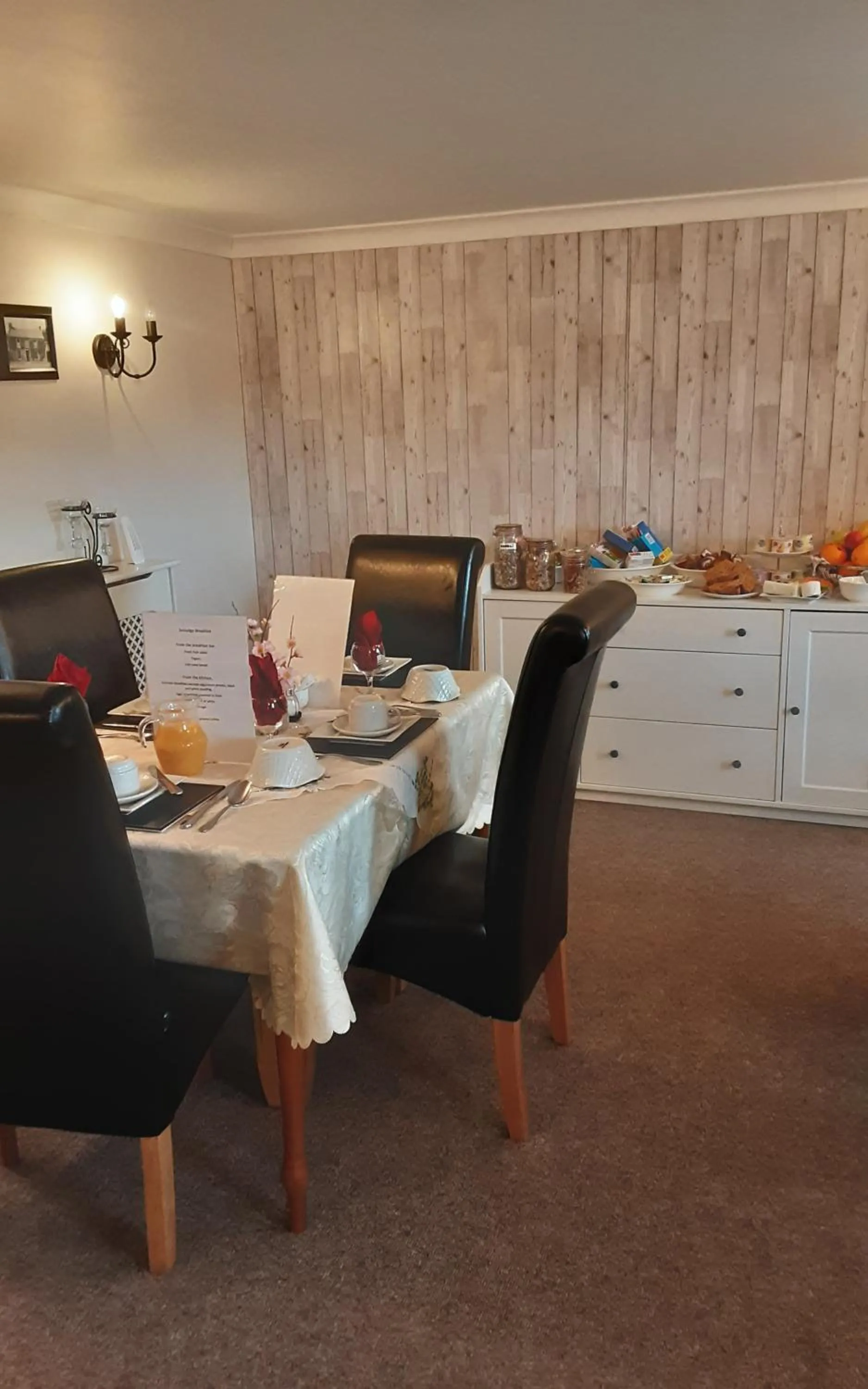 Dining area in Sea Lodge B&B