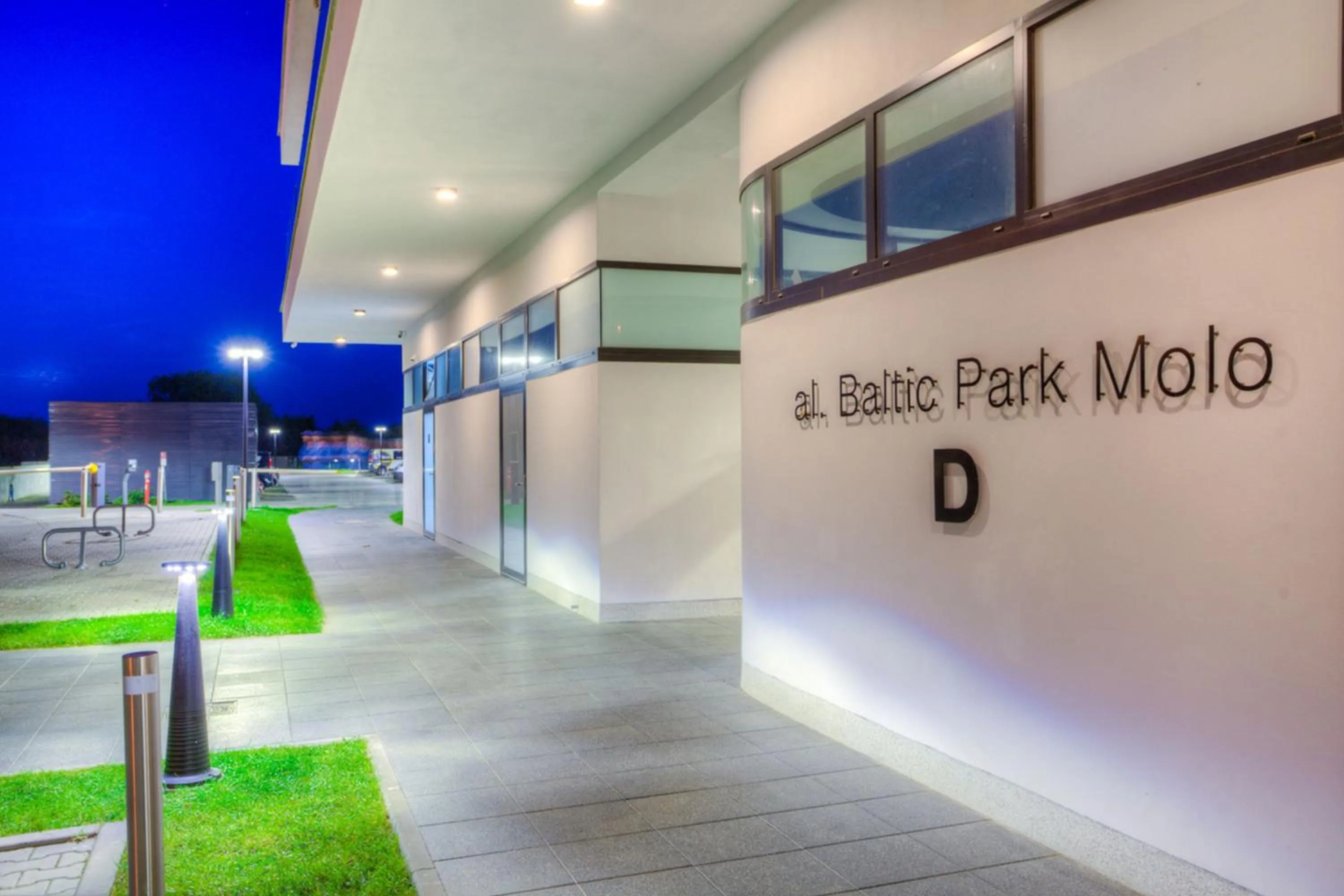 Facade/entrance in Baltic Park Molo Apartments by Zdrojowa