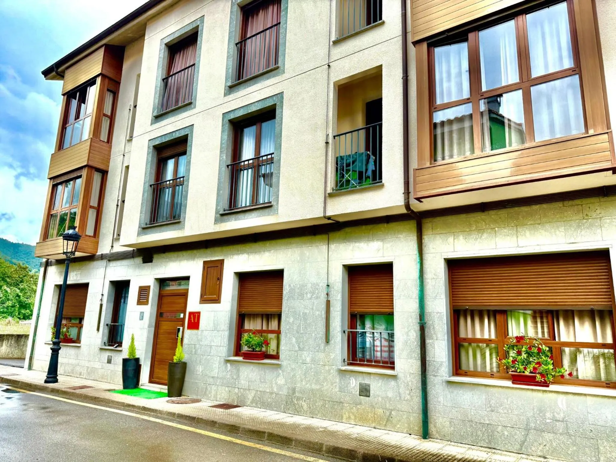 Property building in Apartamentos El Caxigu