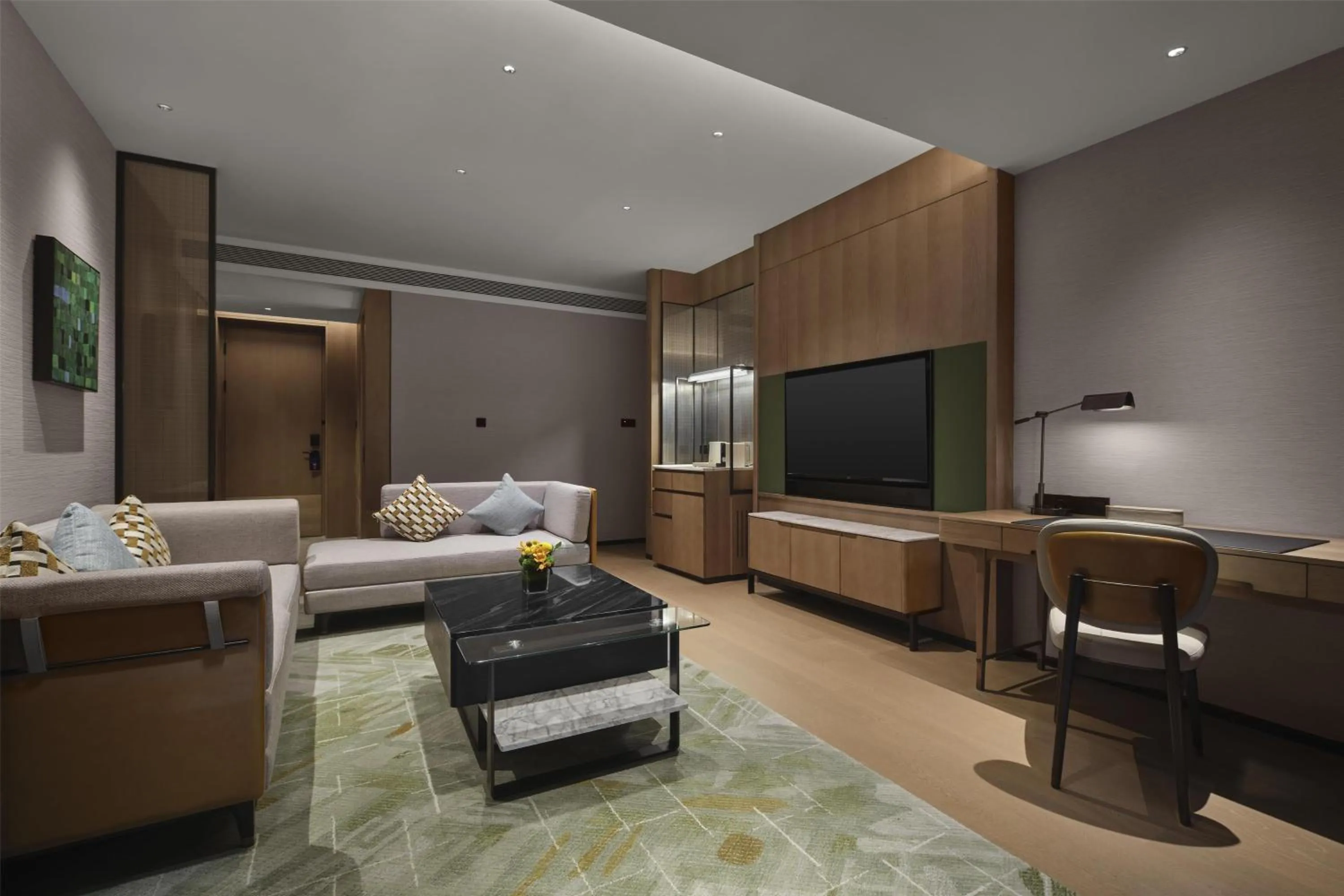 Living room, Bed in Doubletree By Hilton Zhengzhou East