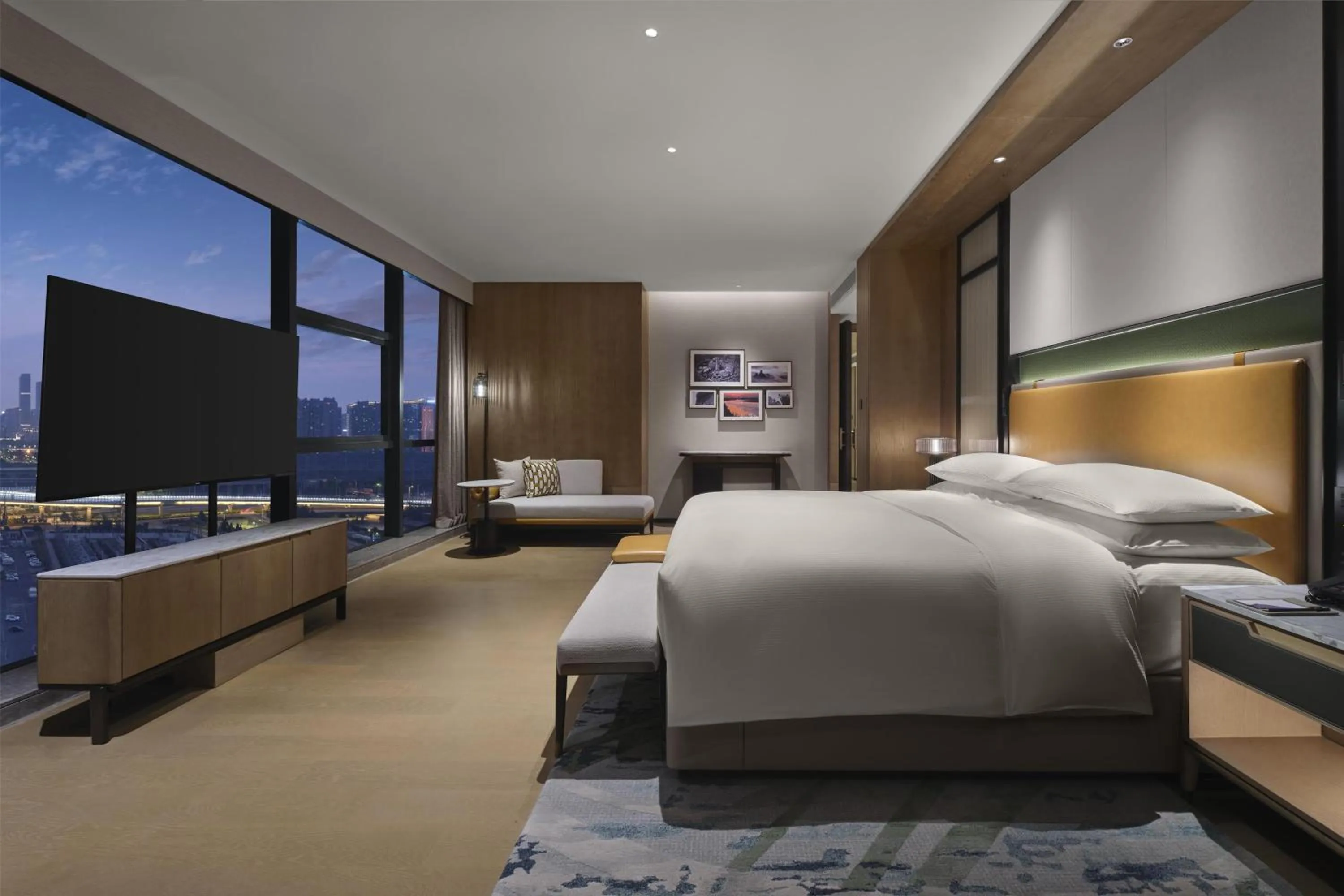 Bed in Doubletree By Hilton Zhengzhou East