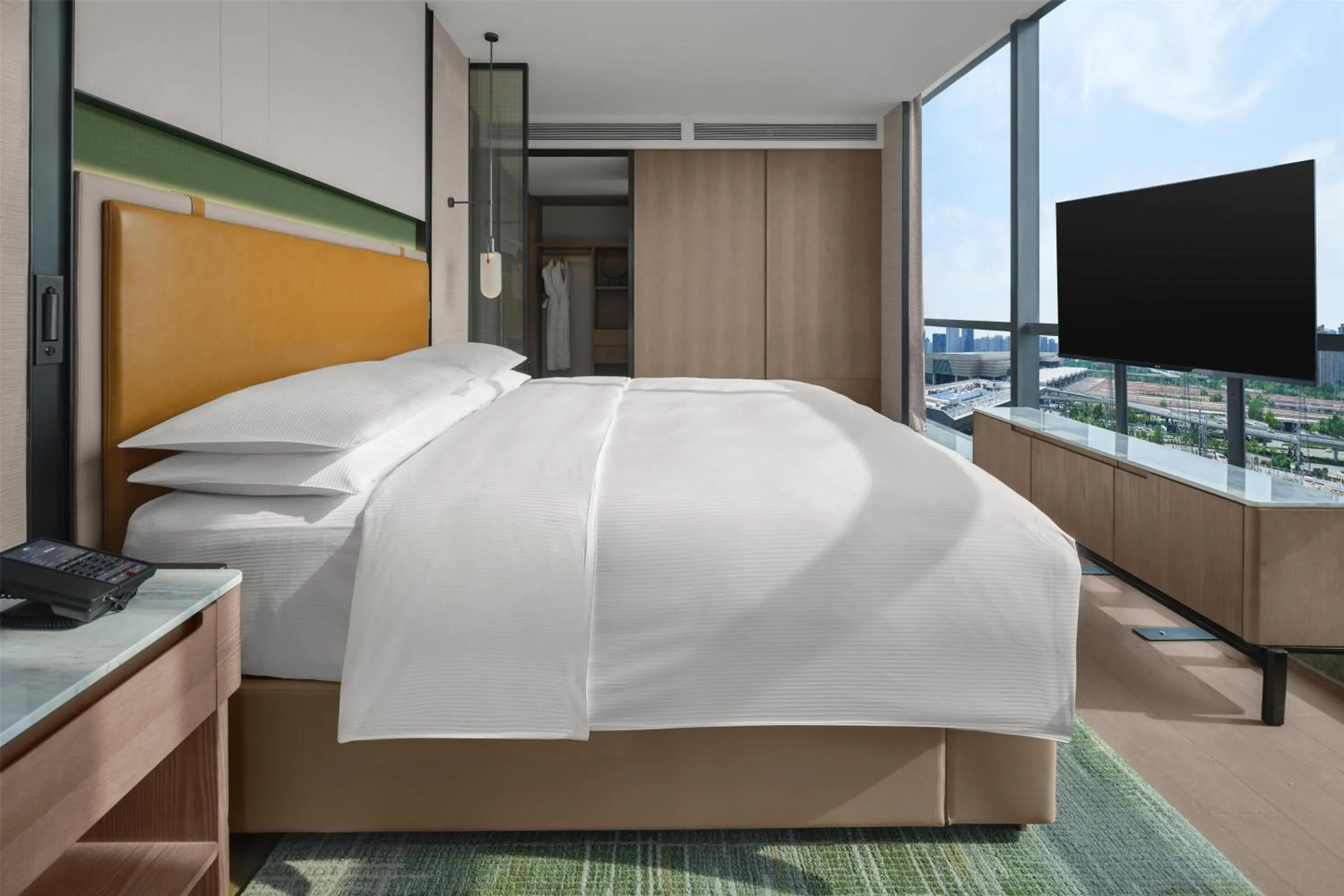 Bed in Doubletree By Hilton Zhengzhou East