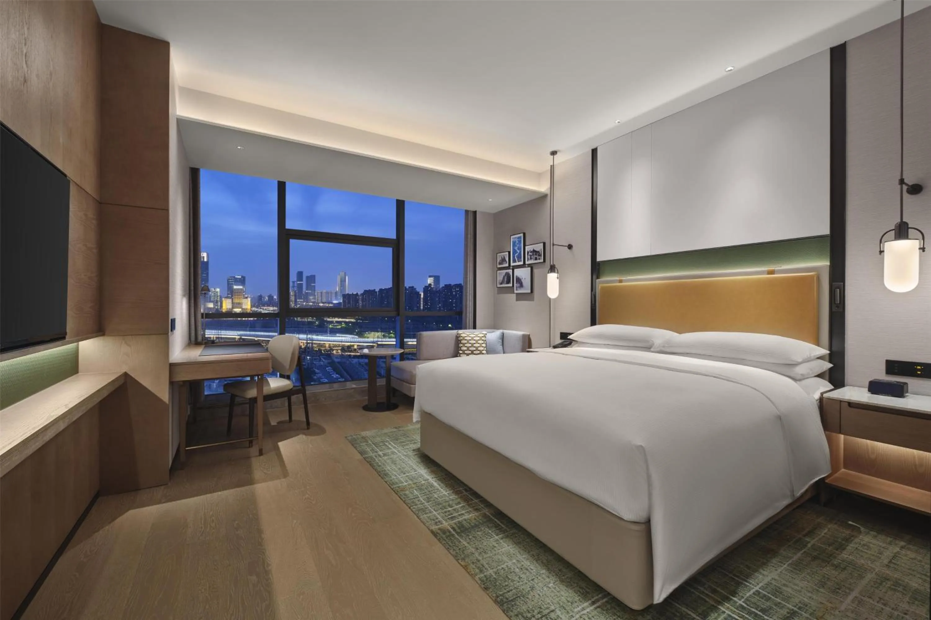 Bed in Doubletree By Hilton Zhengzhou East