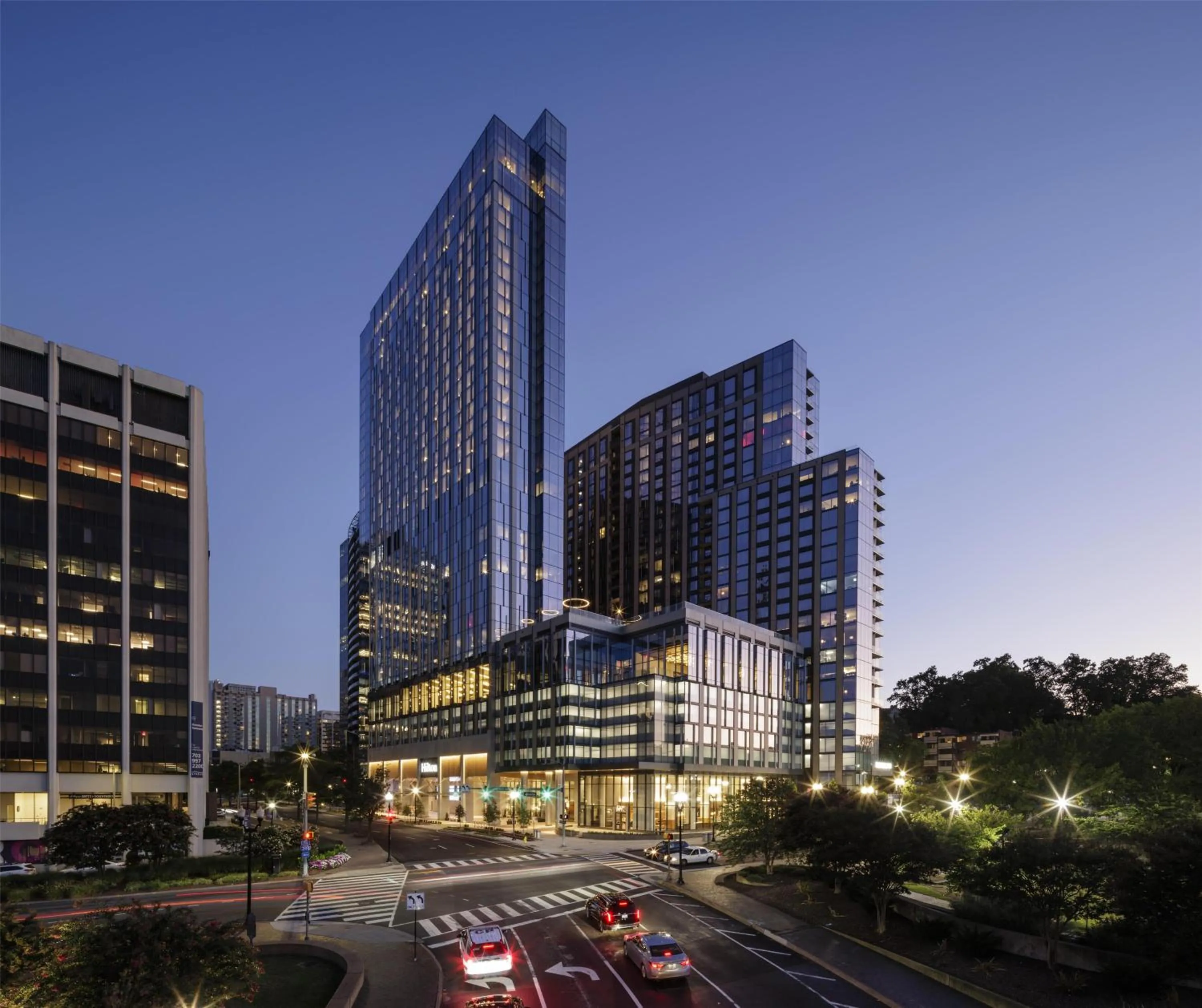 Property building in Hilton Arlington Rosslyn The Key