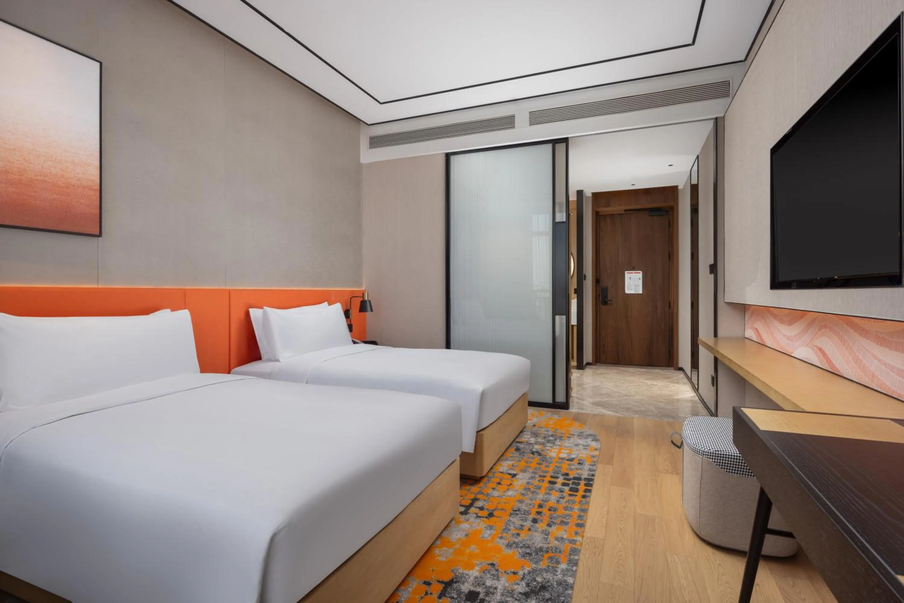 Photo of the whole room, Bed in Hilton Garden Inn Shanghai High-Speed East Railway Station