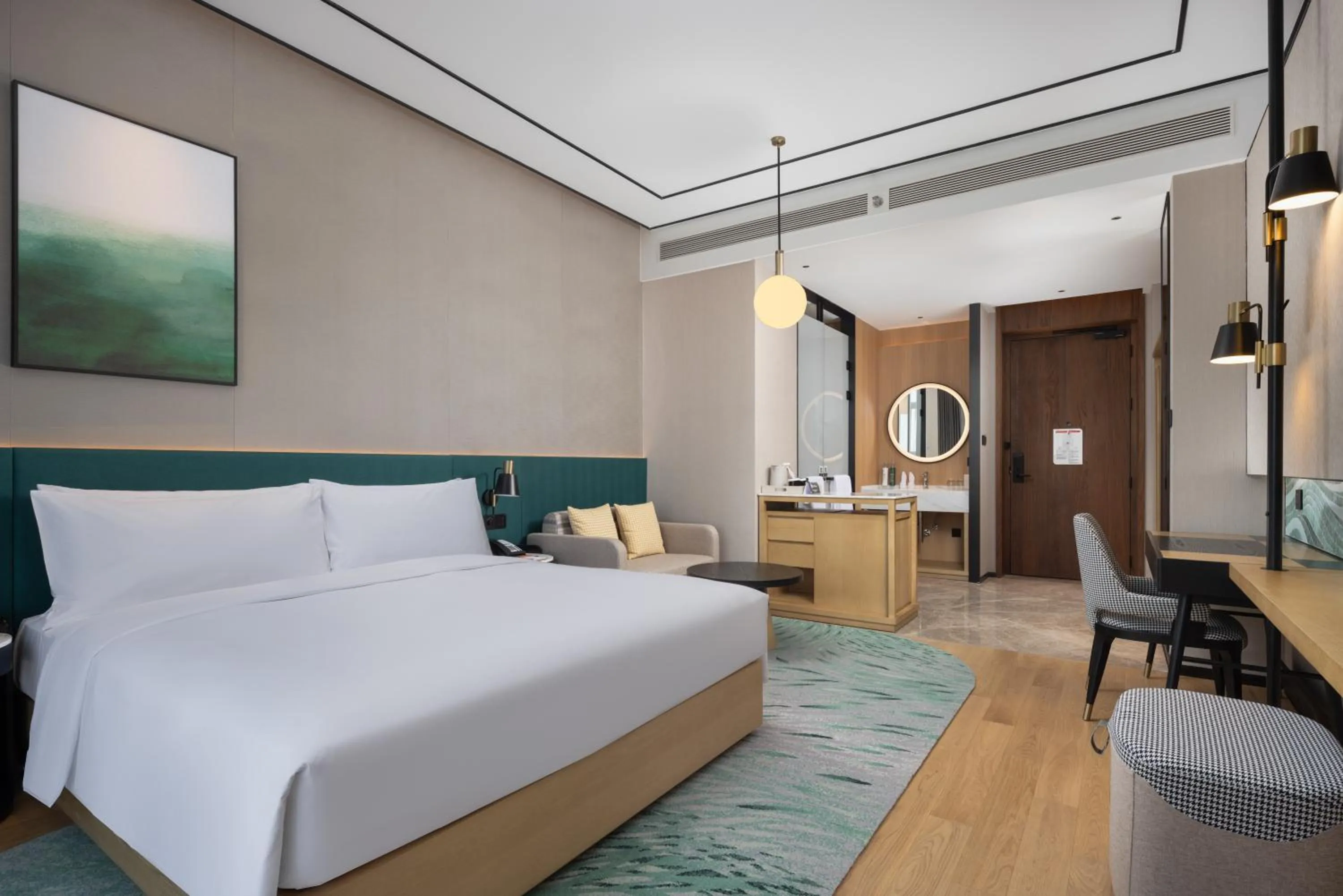 Photo of the whole room, Bed in Hilton Garden Inn Shanghai High-Speed East Railway Station