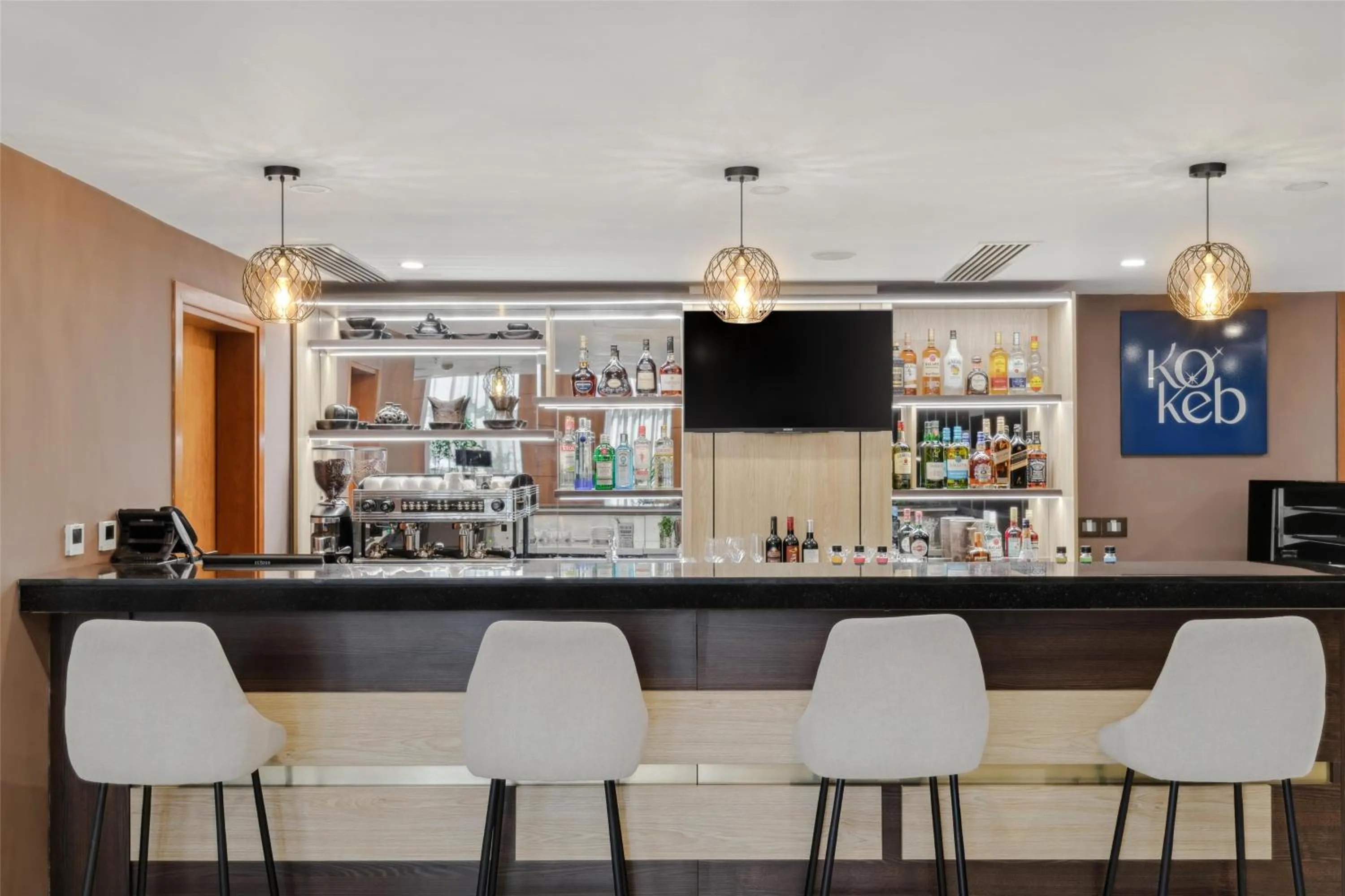 Lounge or bar in Doubletree By Hilton Addis Ababa Airport