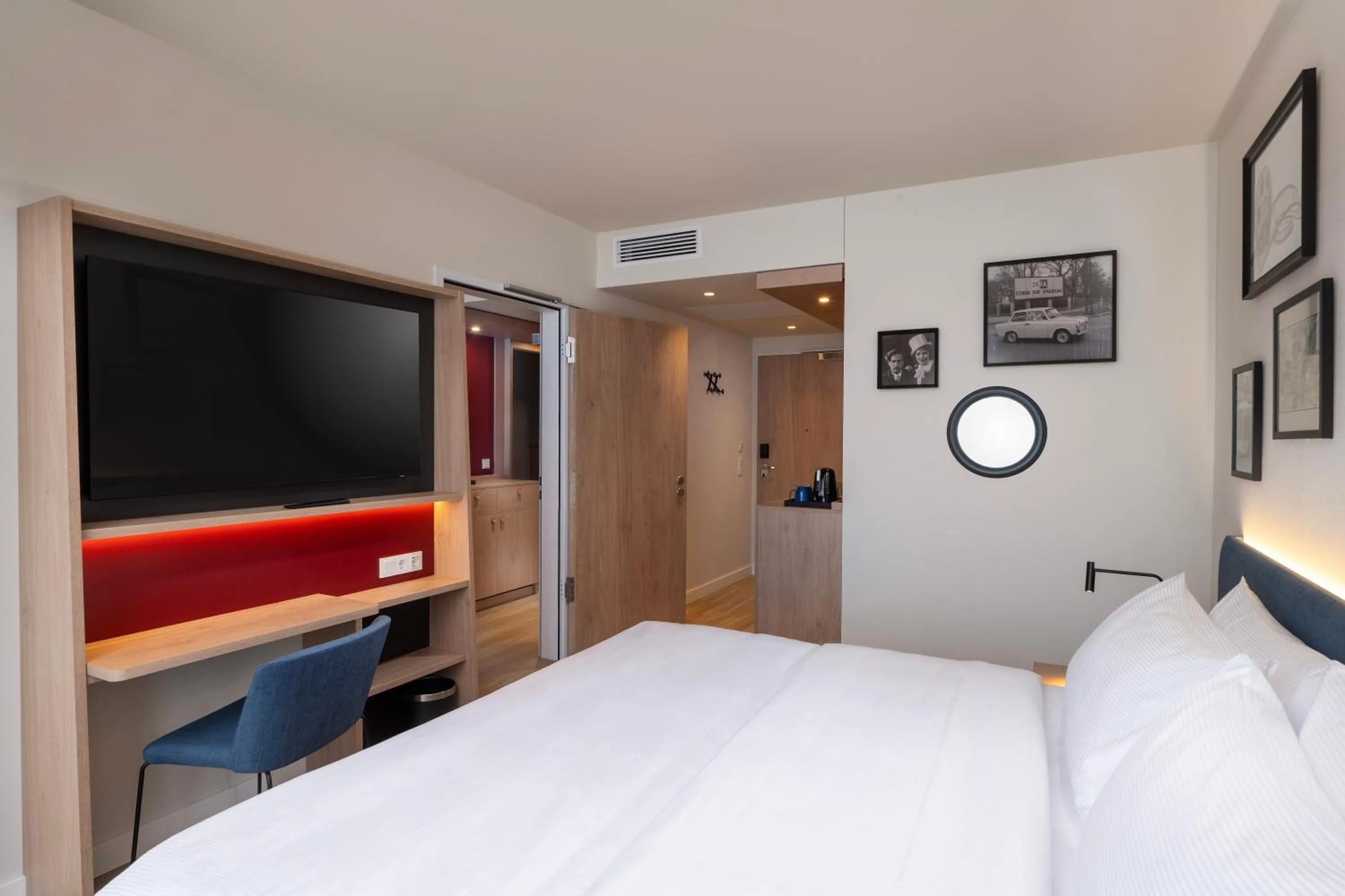 Photo of the whole room, Bed in Hampton By Hilton Potsdam Babelsberg