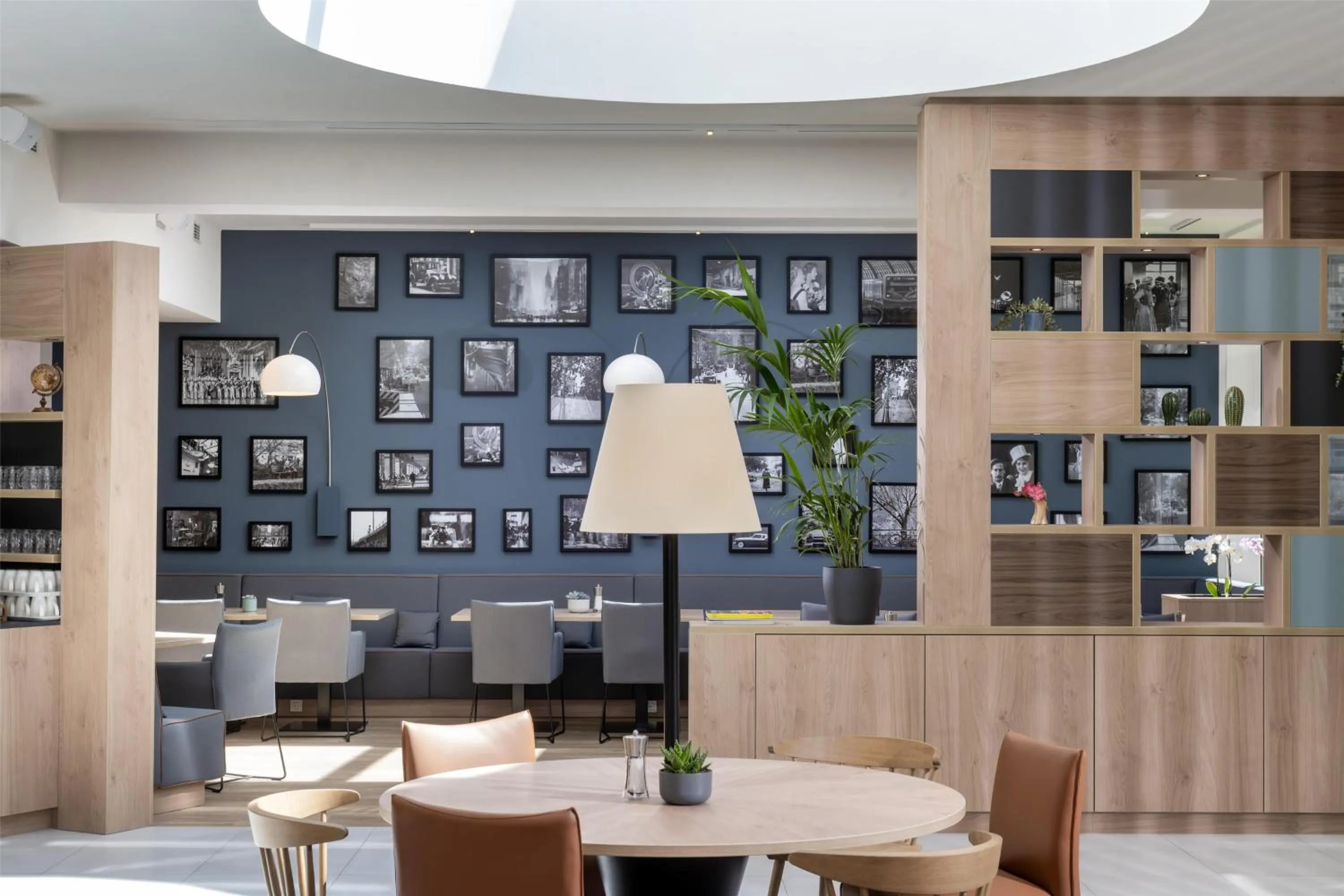 Lobby or reception in Hampton By Hilton Potsdam Babelsberg