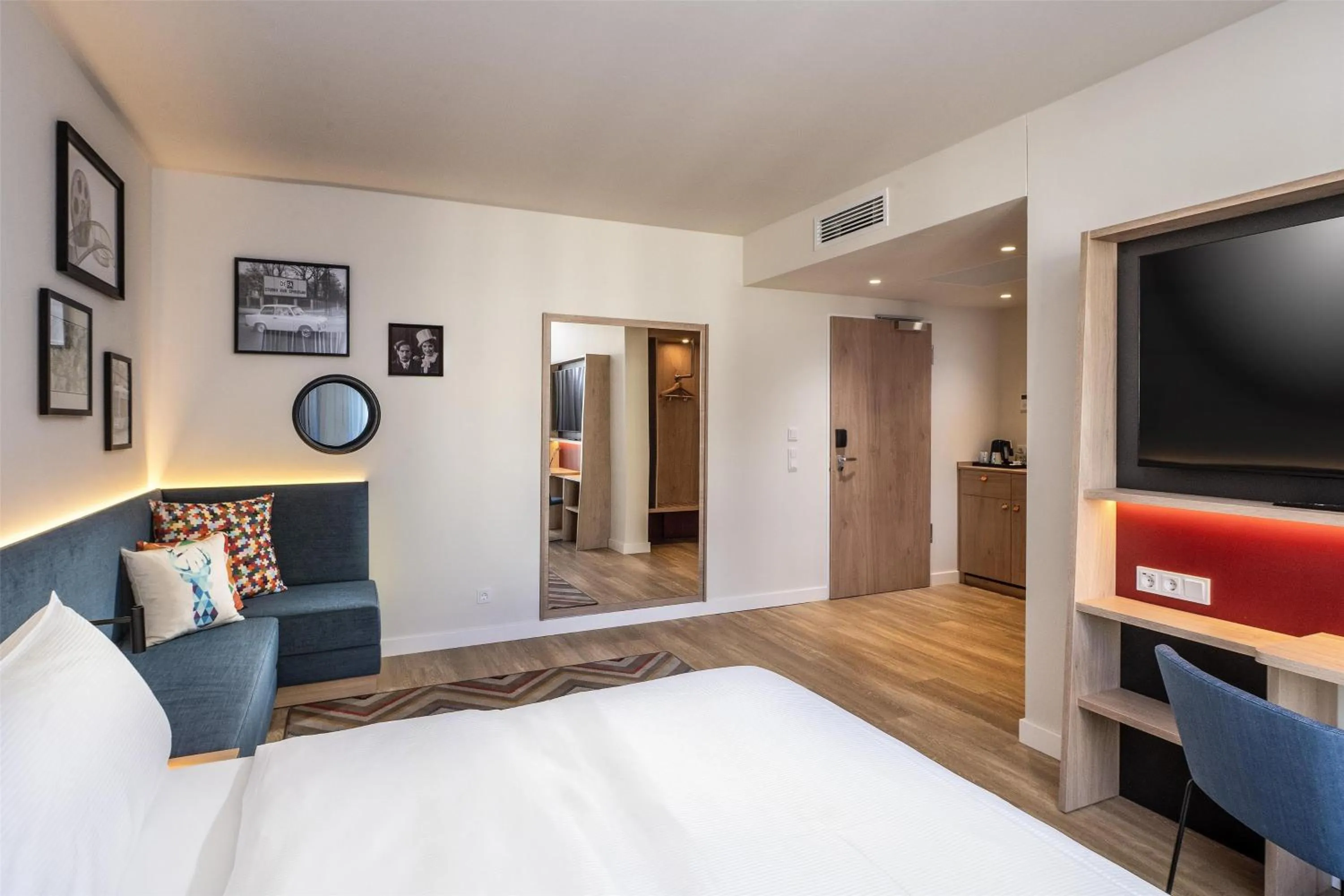 Living room, Bed in Hampton By Hilton Potsdam Babelsberg