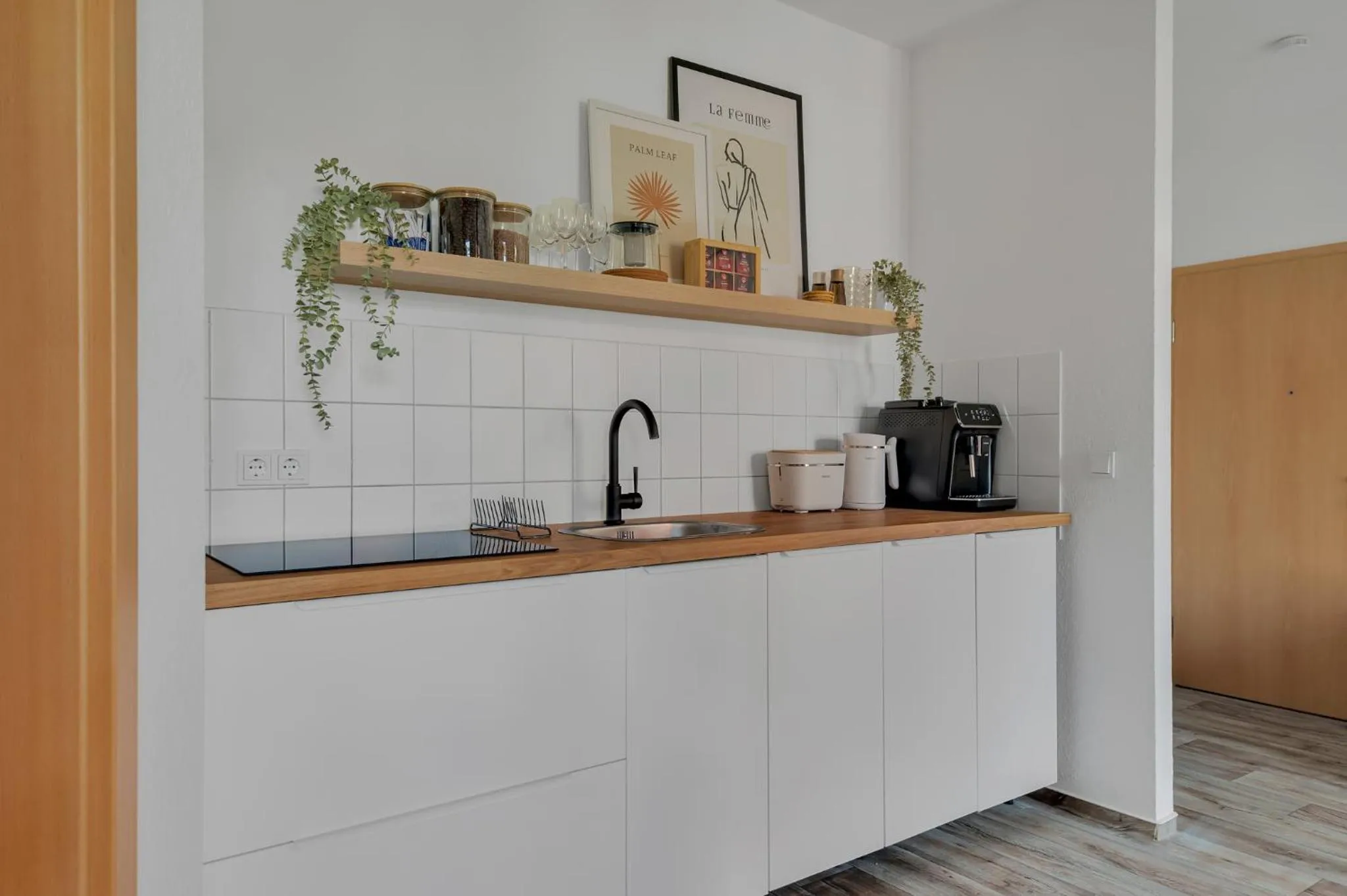 Coffee/tea facilities in REGIOHOTEL Am Nicolaiplatz Wernigerode - #Ferienwohnungen #FrischRenoviert #Kaffeevollautomat #Bestlage