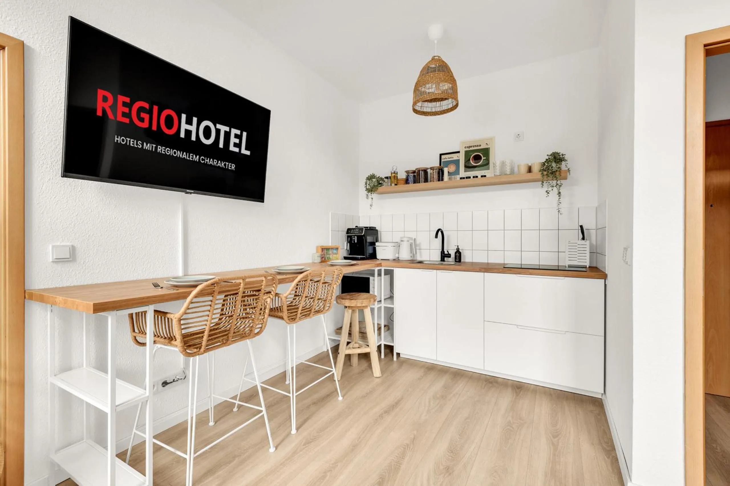 TV and multimedia in REGIOHOTEL Am Nicolaiplatz Wernigerode - #Ferienwohnungen #FrischRenoviert #Kaffeevollautomat #Bestlage