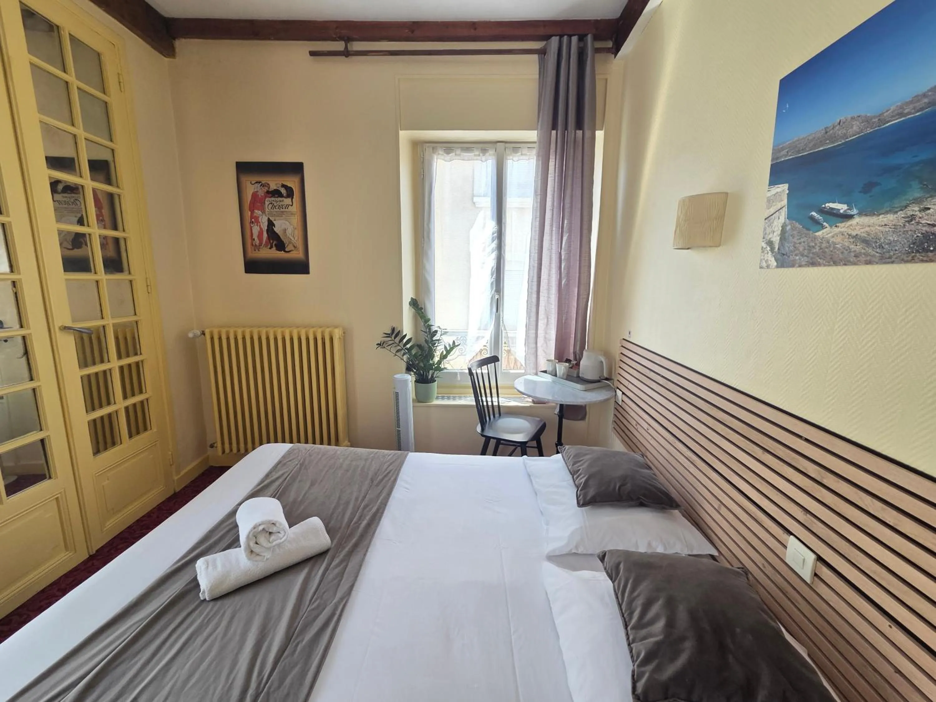 Bed in Hotel Magdeleine